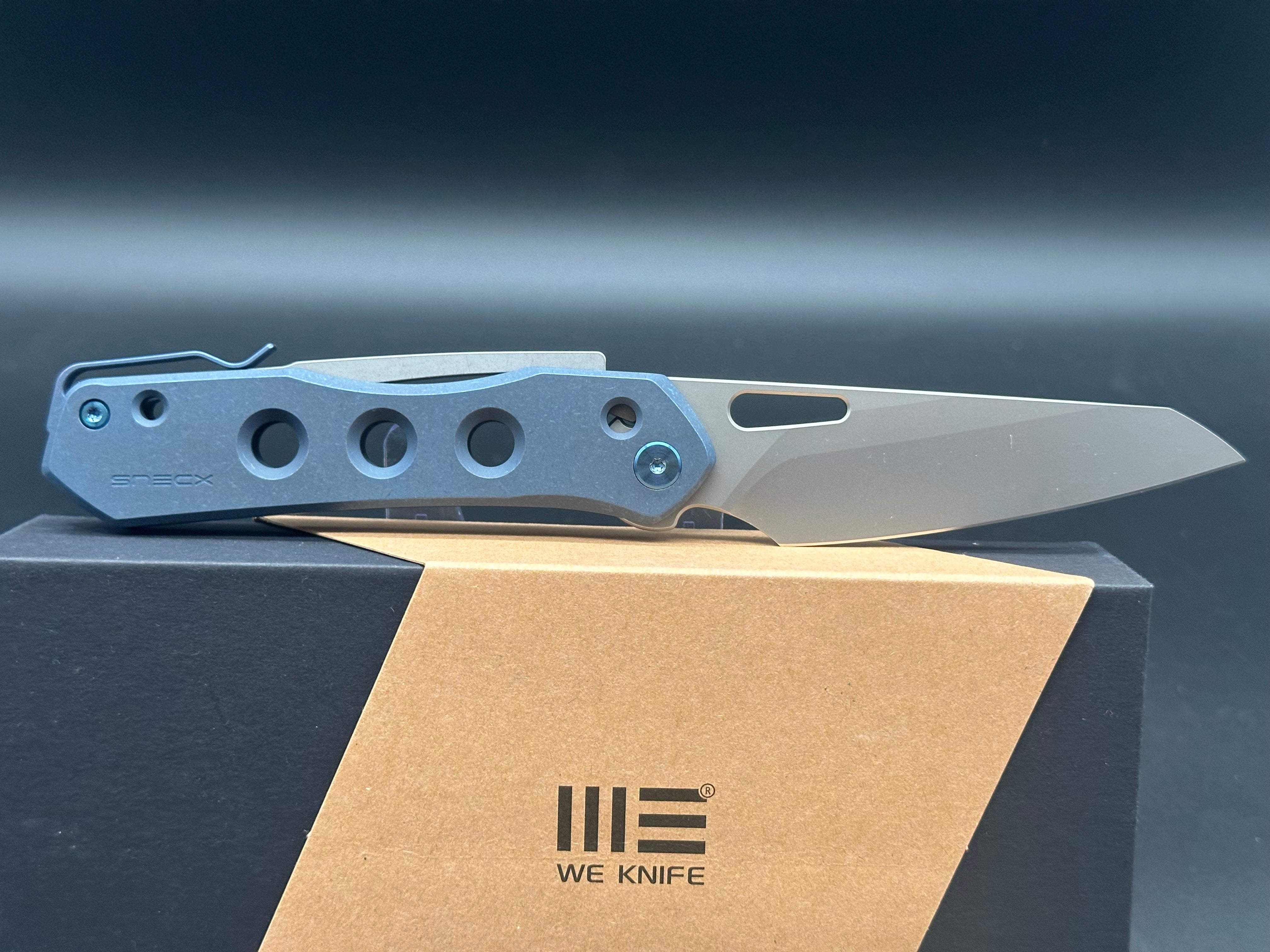 WE VISION R FOLDING KNIFE BLUE TITANIUM HANDLE 20CV REVERSE TANTO PLAIN EDGE SILVER BEAD BLAST FINISH WE21031-3