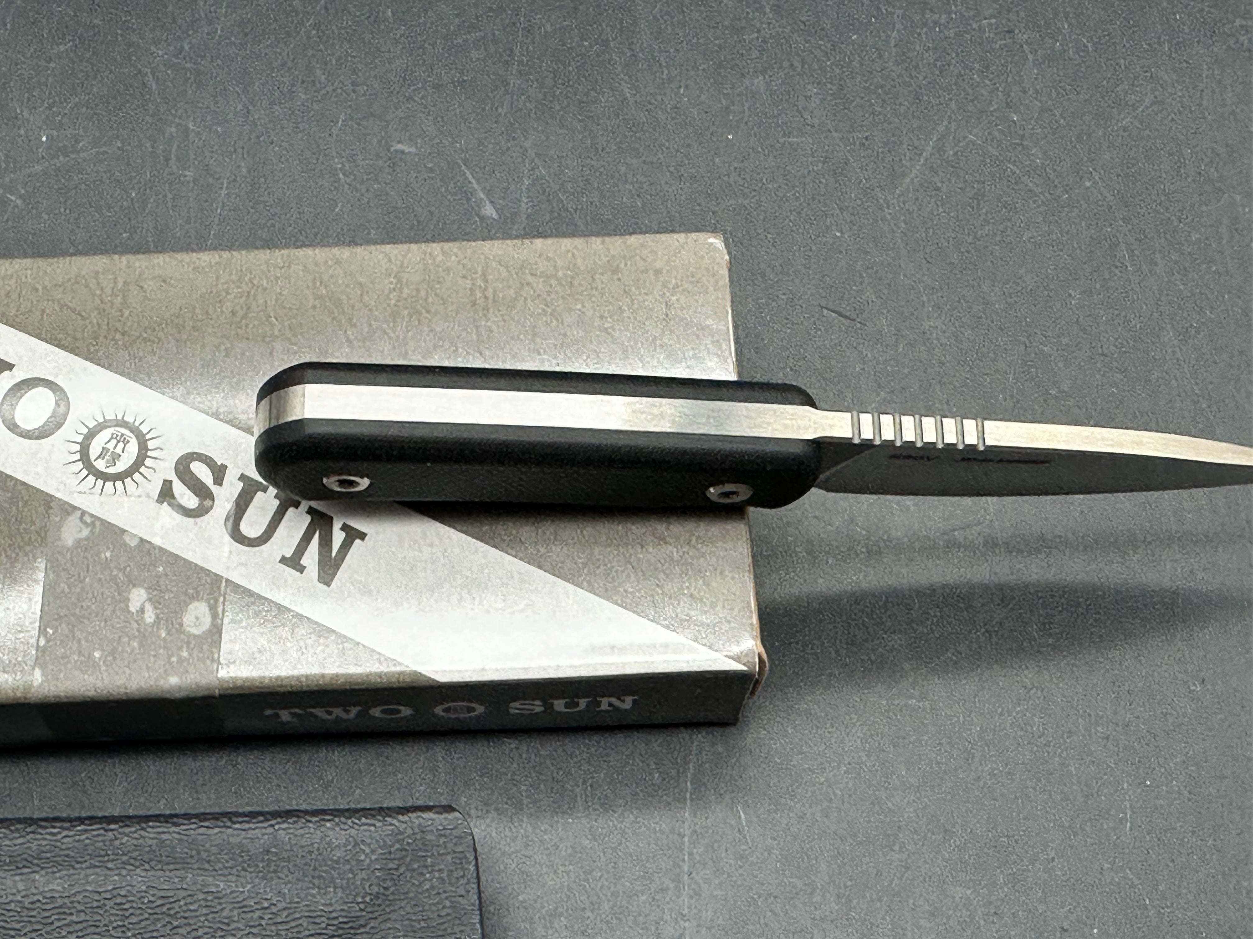 TwoSun TS150 black G10 scale with S90V blade