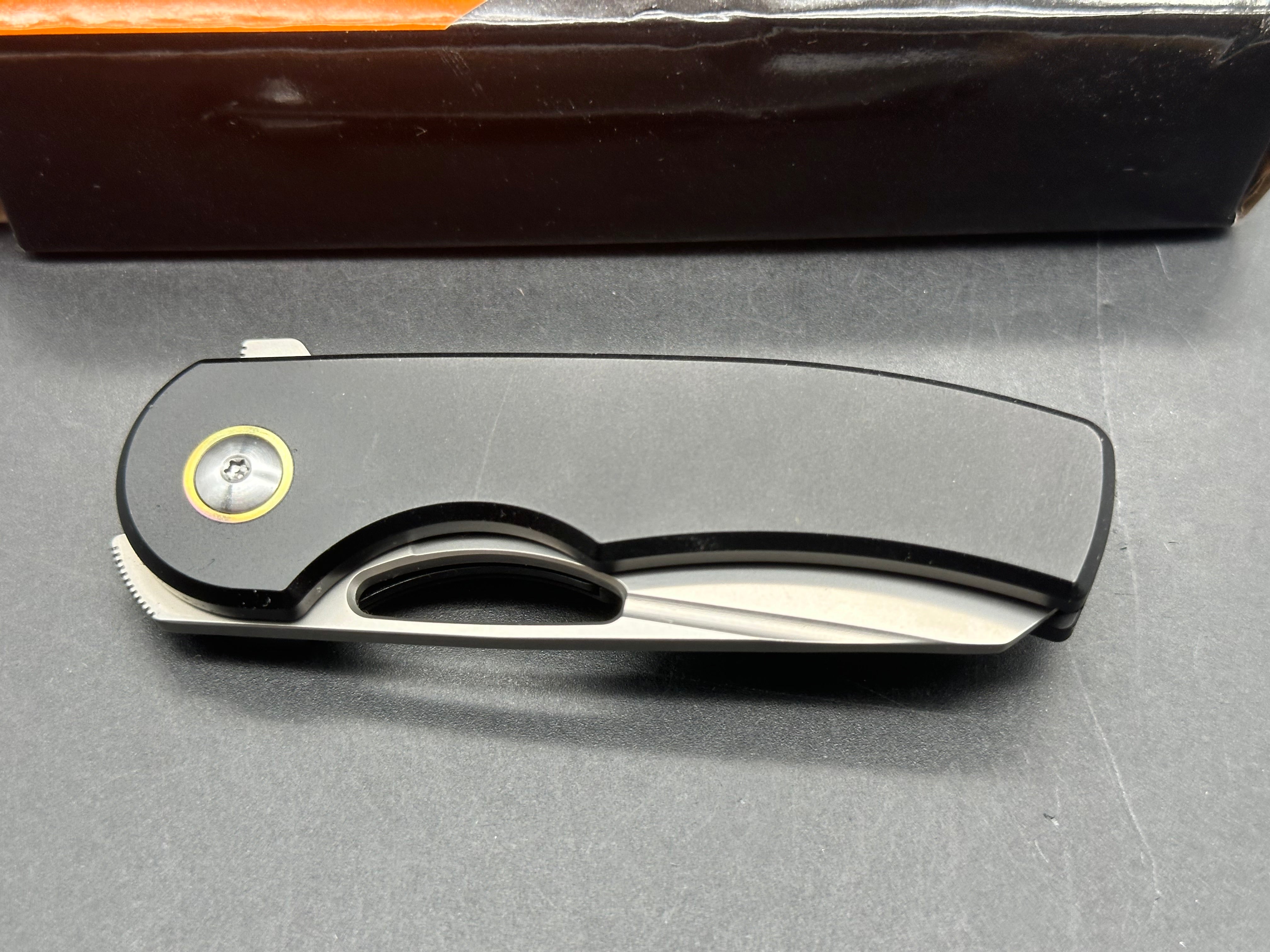 SixLeaf SL-19 folding knife S35VN blade