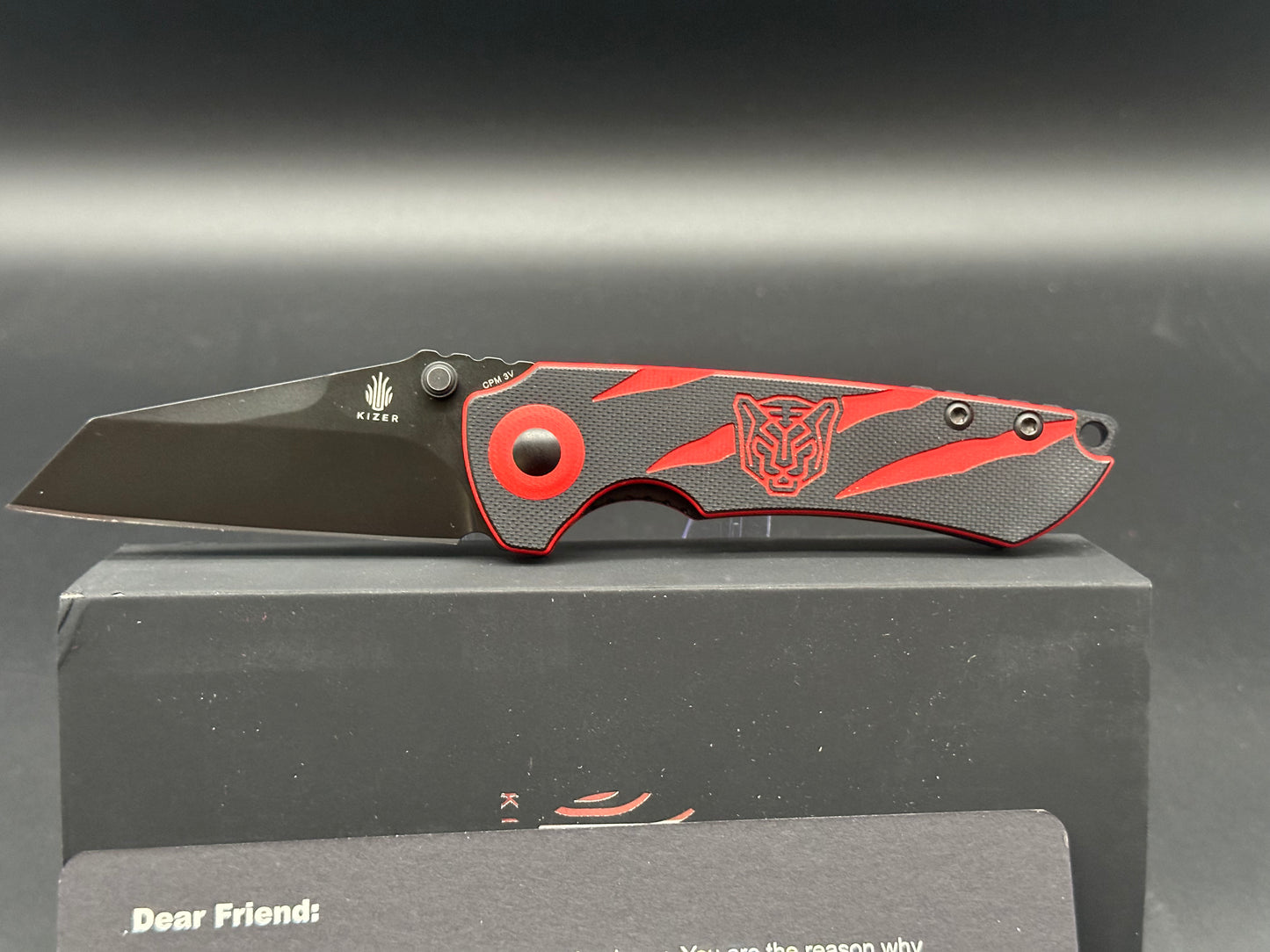 Kizer Friday Club | Tiger Mini Critical | 2.99" 3V Blade | Black&Red G10 Handle