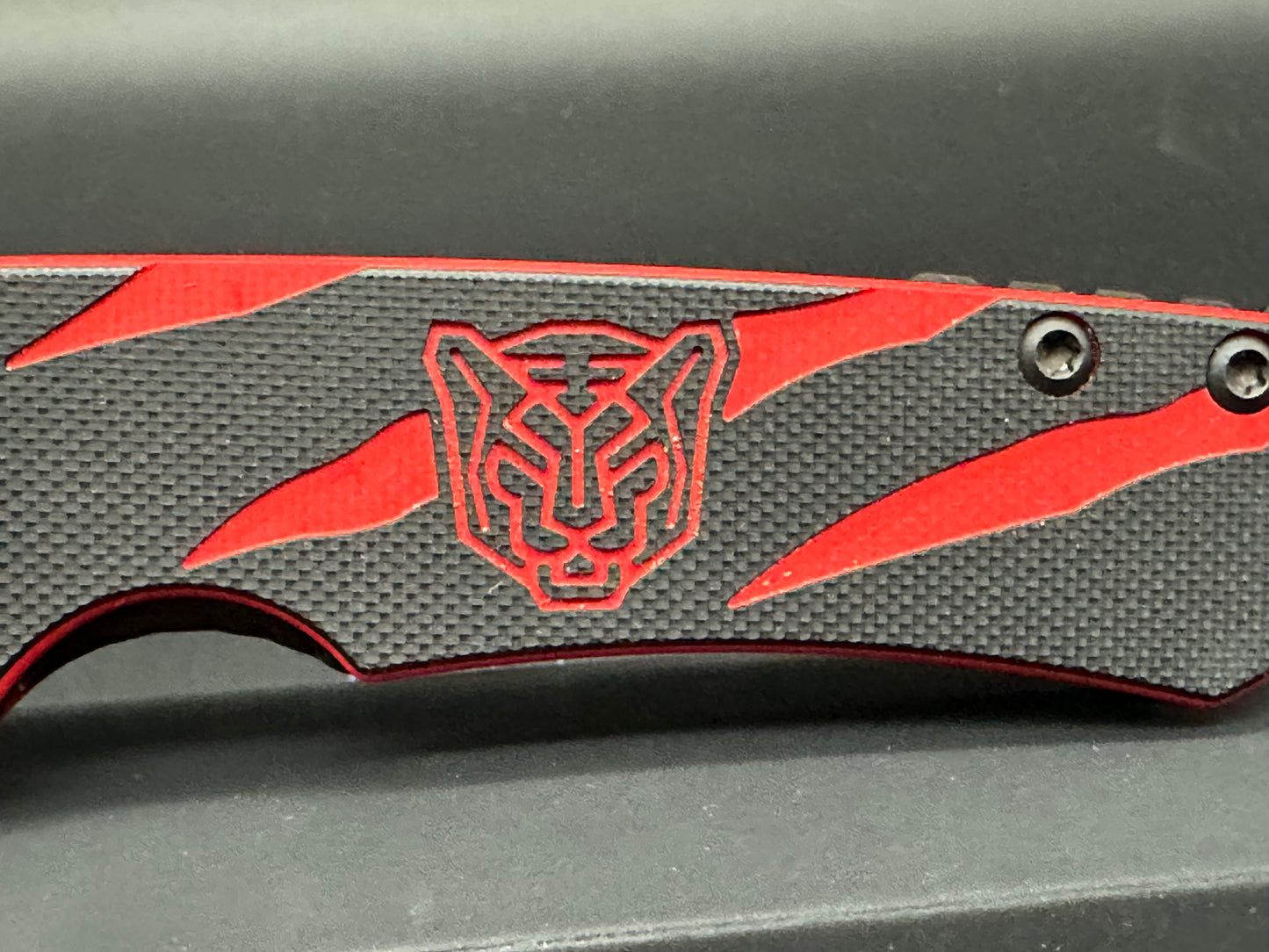 Kizer Friday Club | Tiger Mini Critical | 2.99" 3V Blade | Black&Red G10 Handle