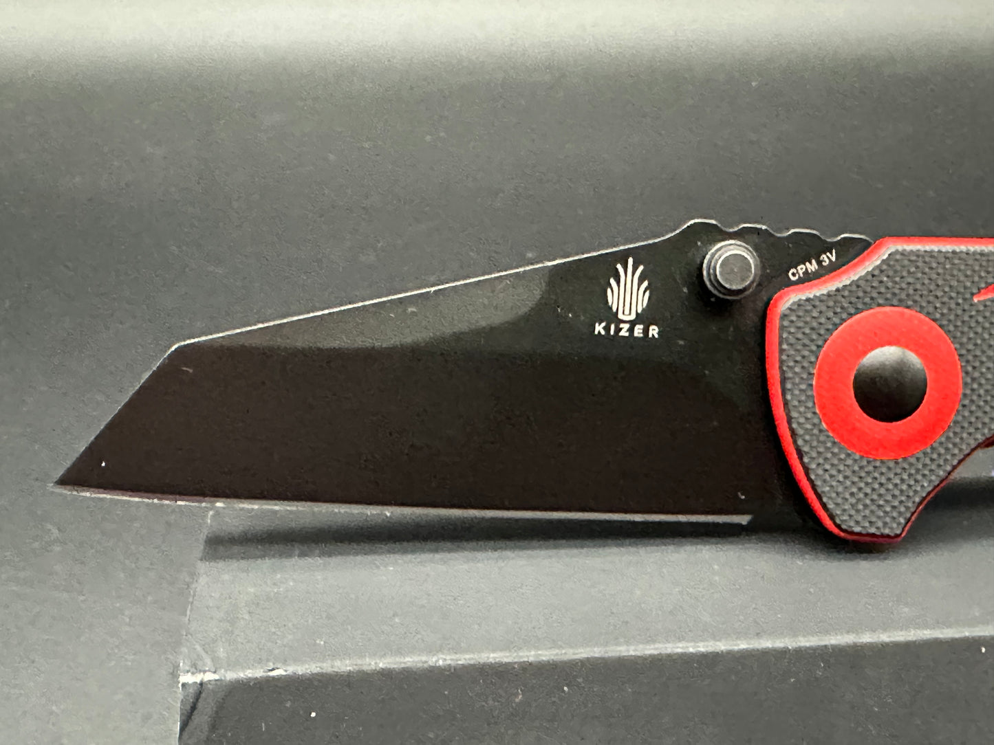 Kizer Friday Club | Tiger Mini Critical | 2.99" 3V Blade | Black&Red G10 Handle