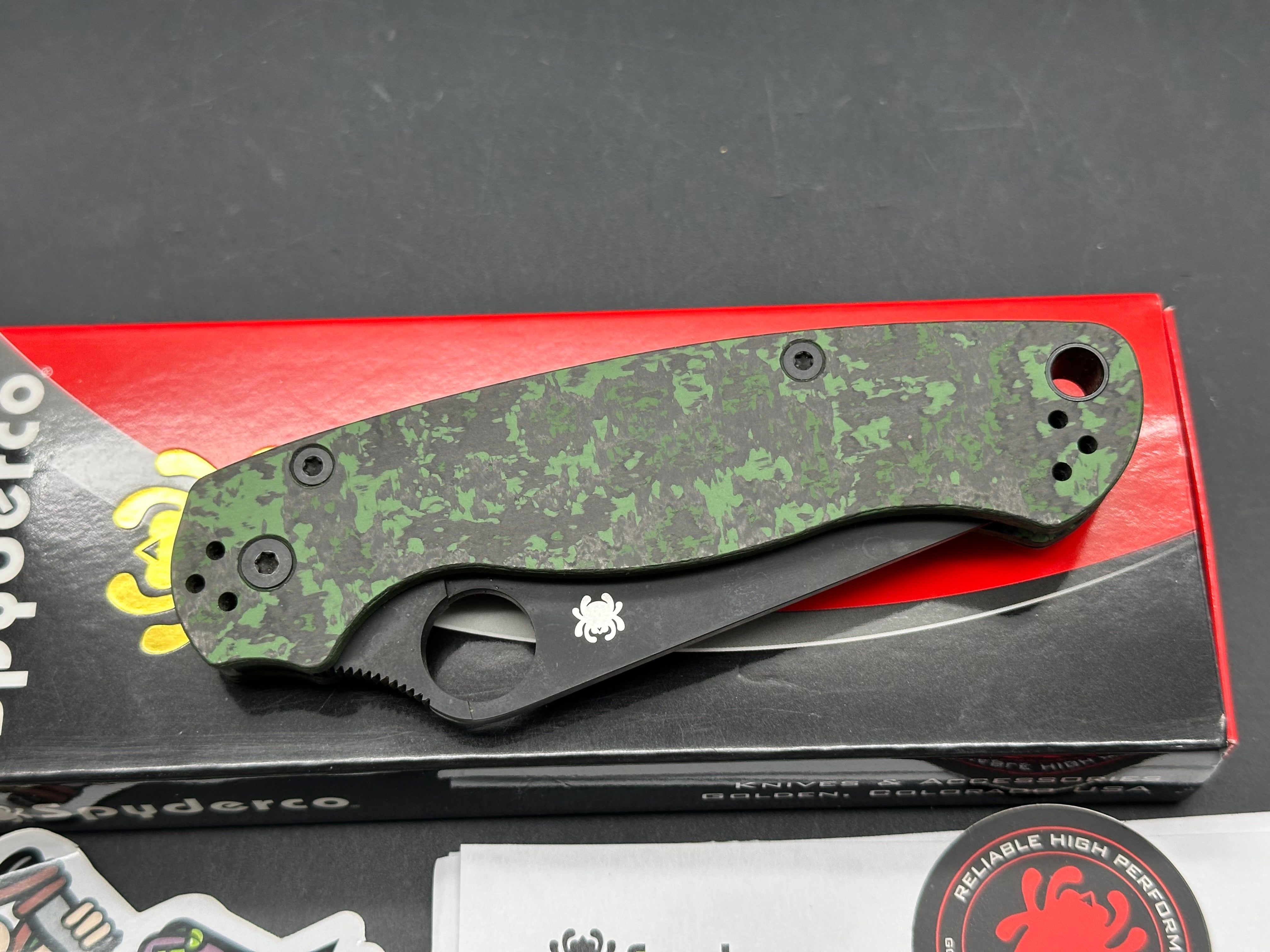 Spyderco Paramilitary 2  (SMKW exclusive) Jungle Wear Green Fat Carbon Fiber scales black blade of CPM-M4