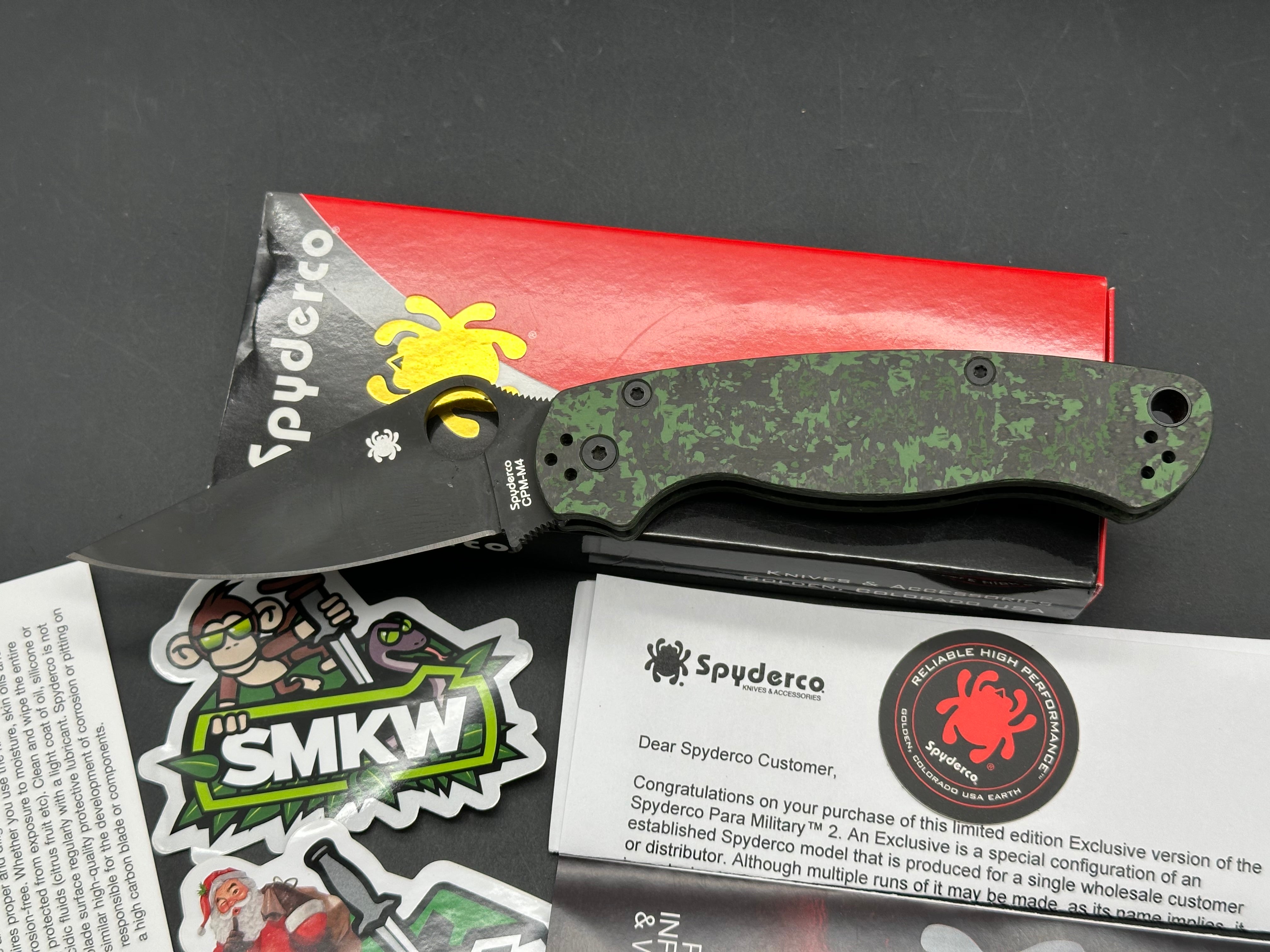 Spyderco Paramilitary 2  (SMKW exclusive) Jungle Wear Green Fat Carbon Fiber scales black blade of CPM-M4
