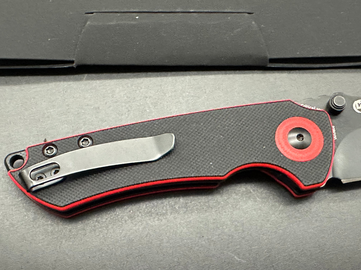 Kizer Friday Club | Tiger Mini Critical | 2.99" 3V Blade | Black&Red G10 Handle