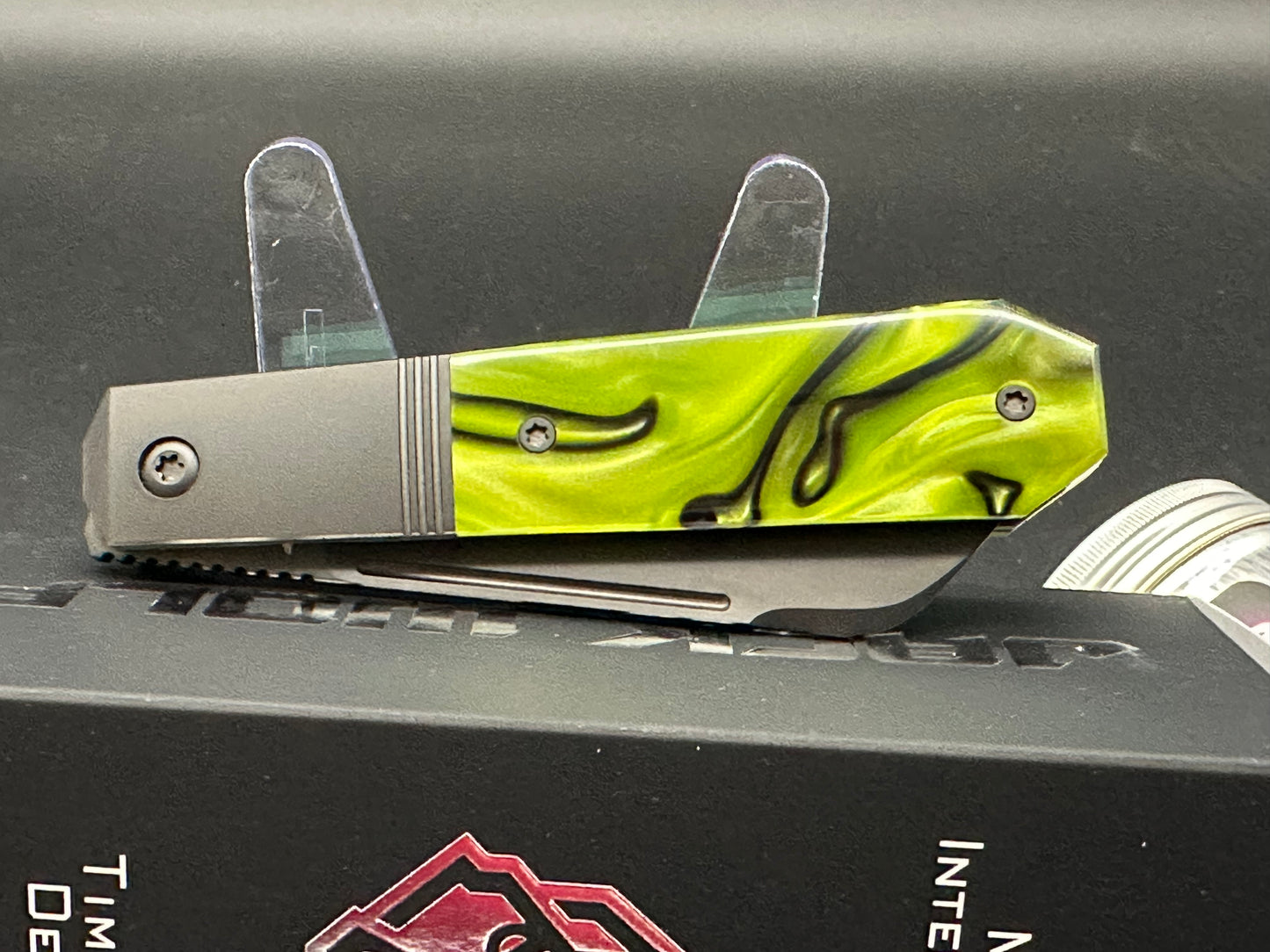 Jack Wolf Knives AFTER HOURS JACK - KIRINITE TOXIC GREEN DLC