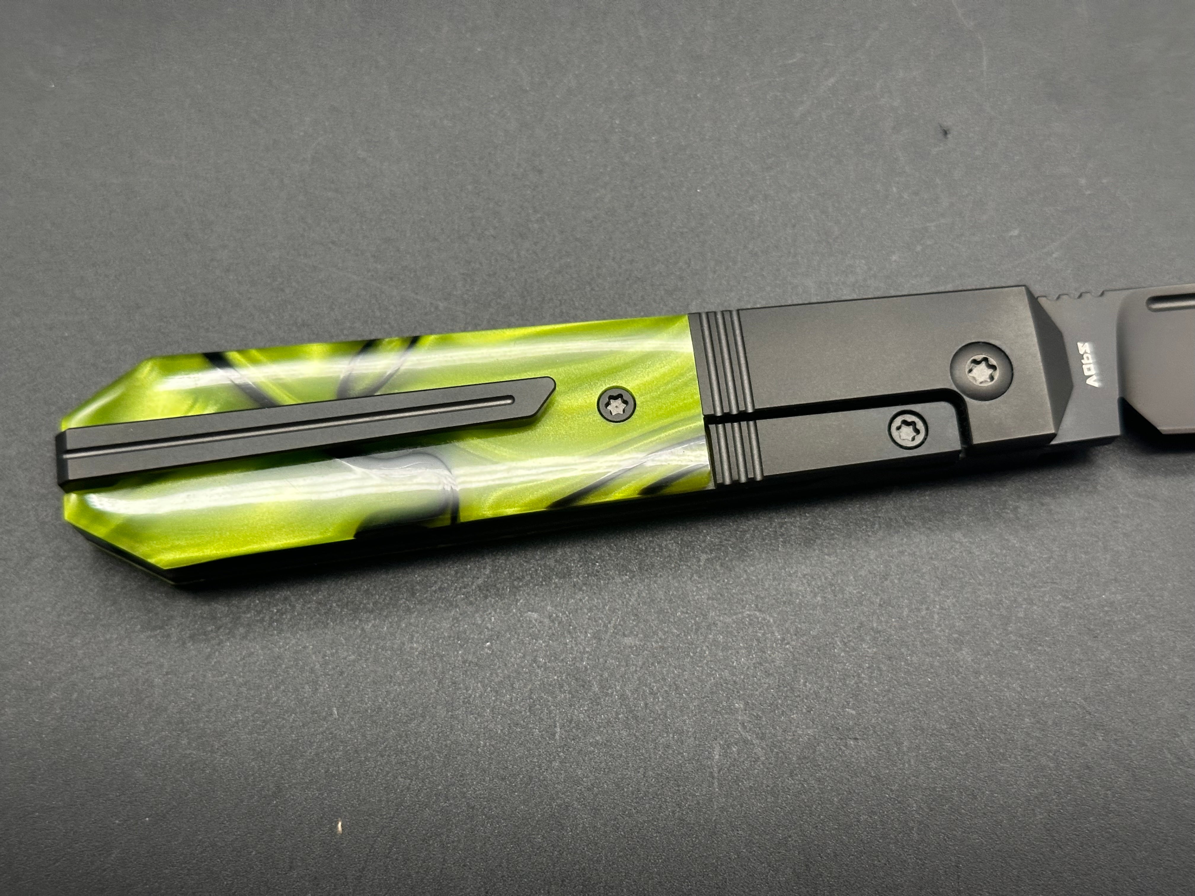 Jack Wolf Knives AFTER HOURS JACK - KIRINITE TOXIC GREEN DLC