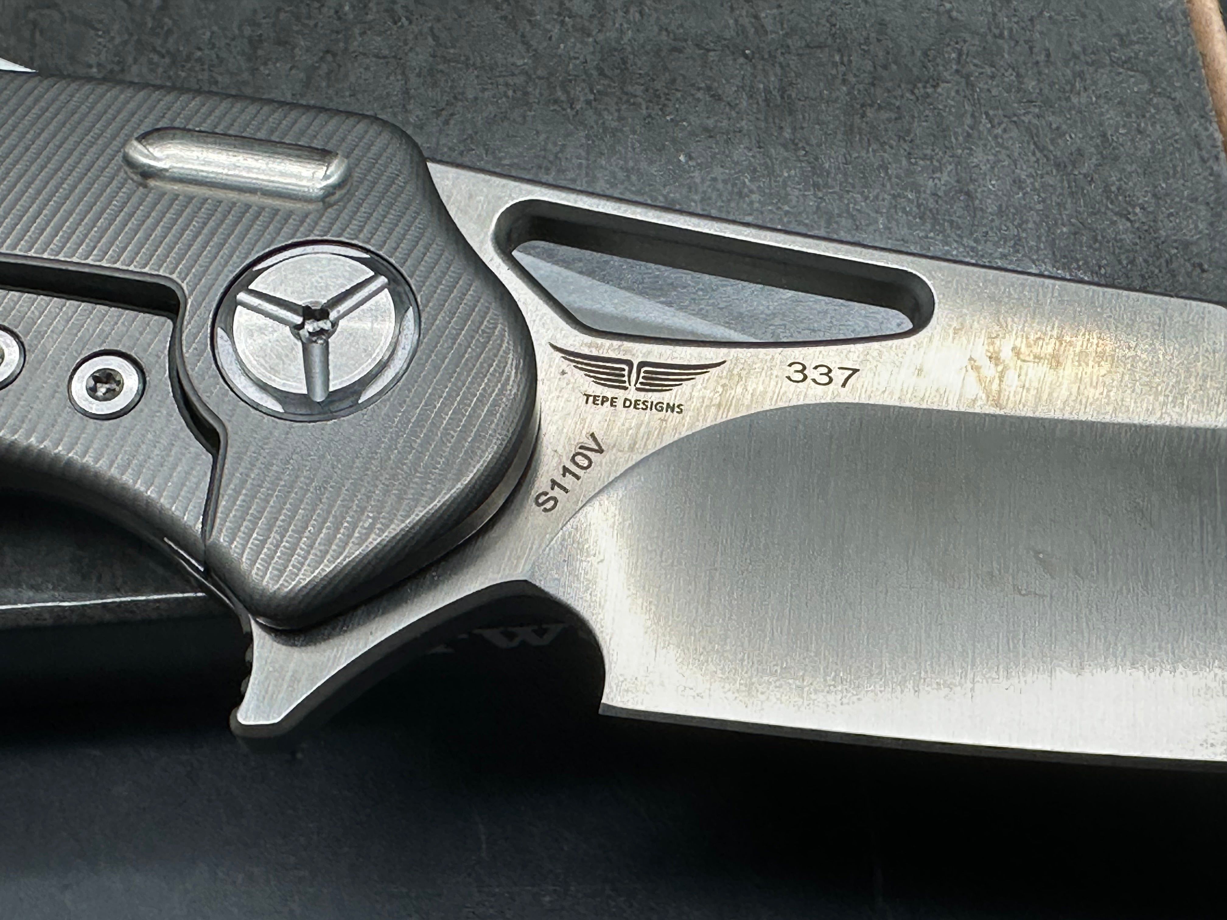TWOSUN FOLDING KNIFE GREY TITANIUM HANDLE S110V PLAIN EDGE TS261