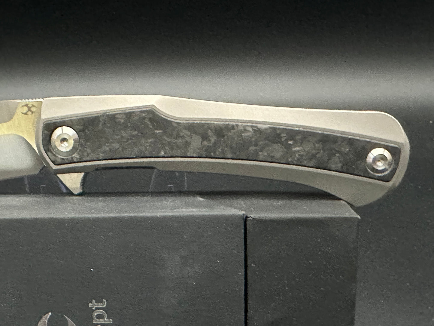 Kansept Ostap Hel Kratos/Silver Titanium Handle + Carbon Fiber