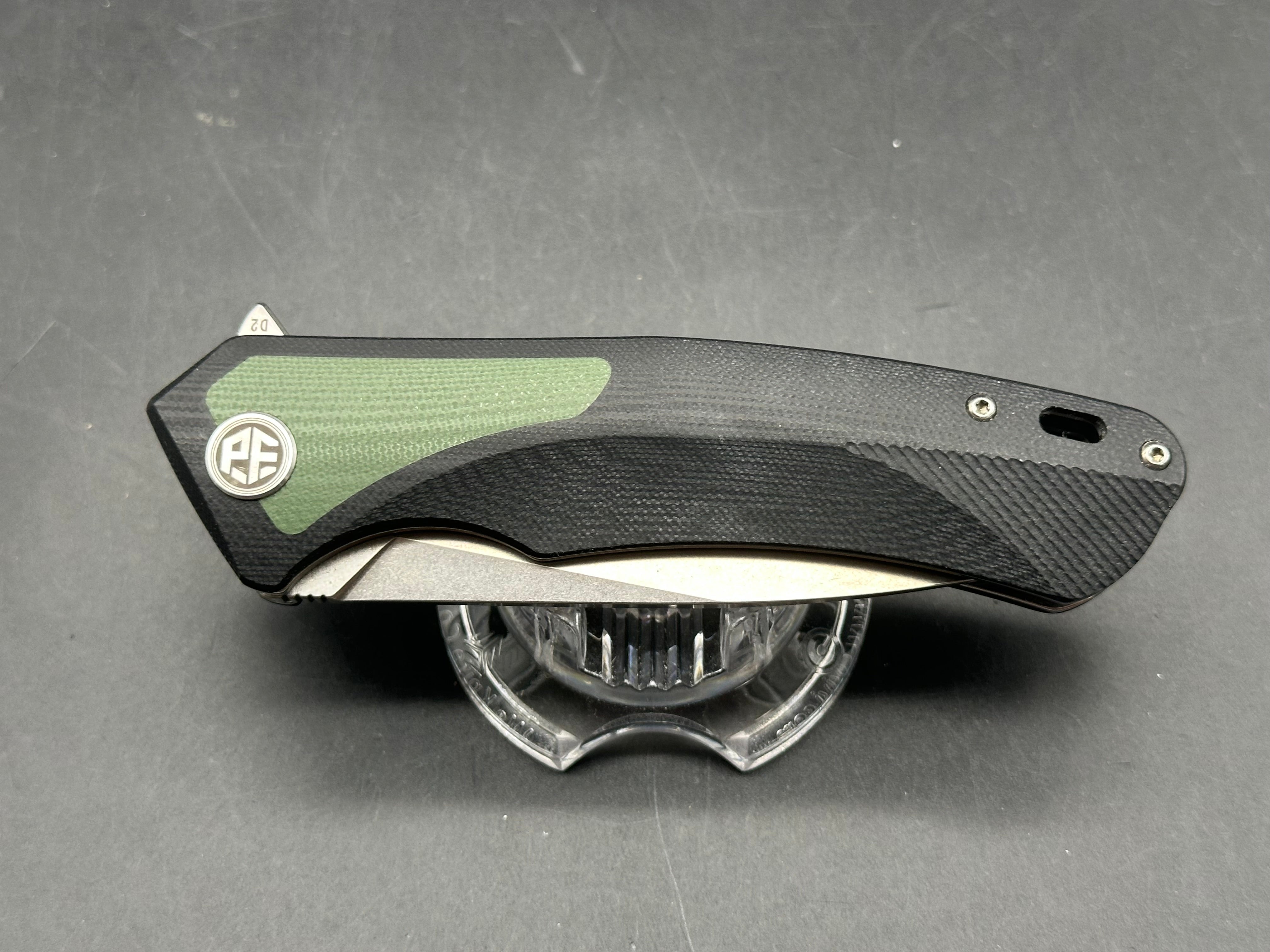 PETRIFIED FISH FOLDING KNIFE BLACK/GREEN G10 HANDLE D2 PLAIN EDGE