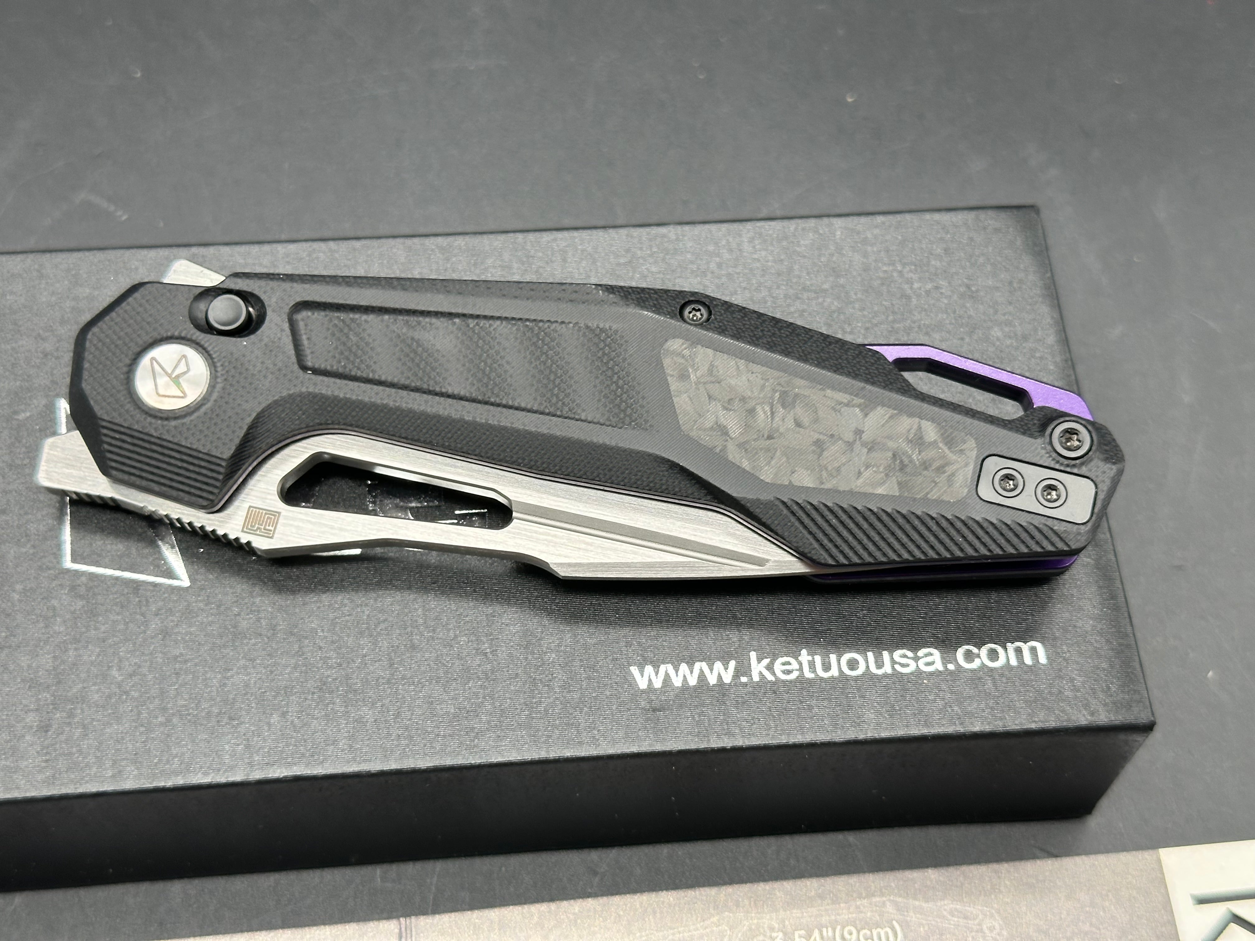 Ketuo Knife - Griffin G10/Black G-10 Scales + Shred Carbon Fiber Inlays w/Purple Backspacer & Liners/Harpoon/Hand Rubbed 14C28N
