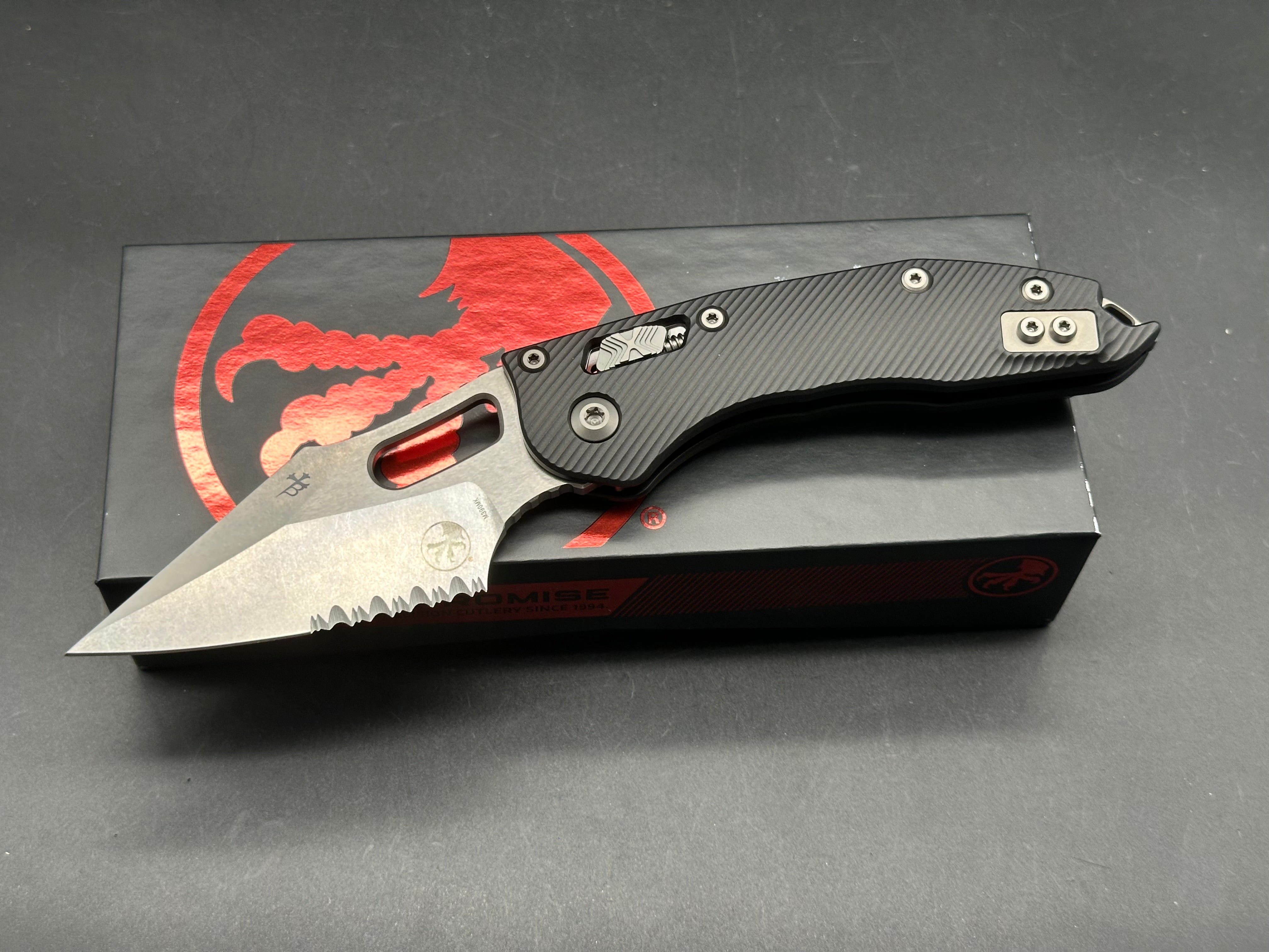 Microtech Stitch - RAM-LOK S/E Fluted Stonewash Partial Serrated
