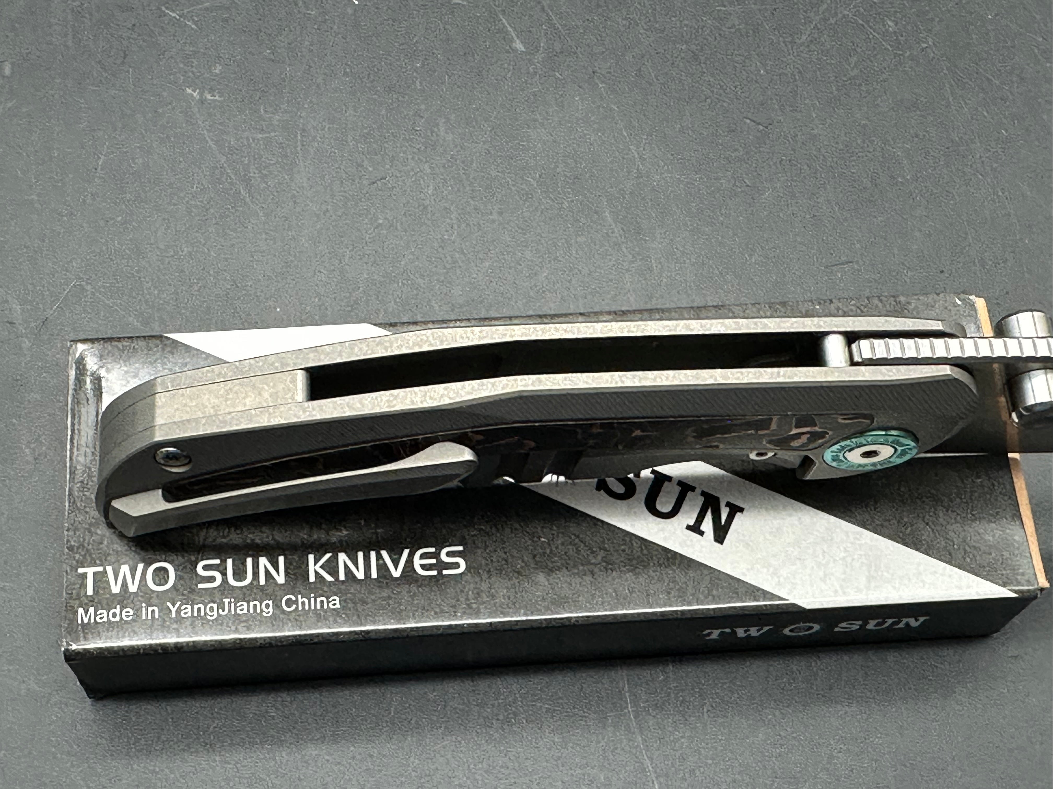 TwoSun TS499: Grey with carbon fiber, 8.5" overall length YJ01-V1 blade