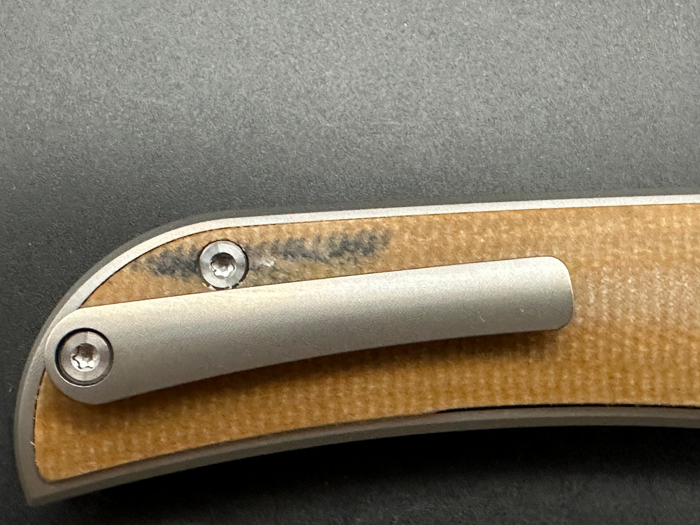 TWOSUN BROWN LINEN MICARTA/CARBON FIBER TITANIUM HANDLE D2 PLAIN EDGE TS301-D2