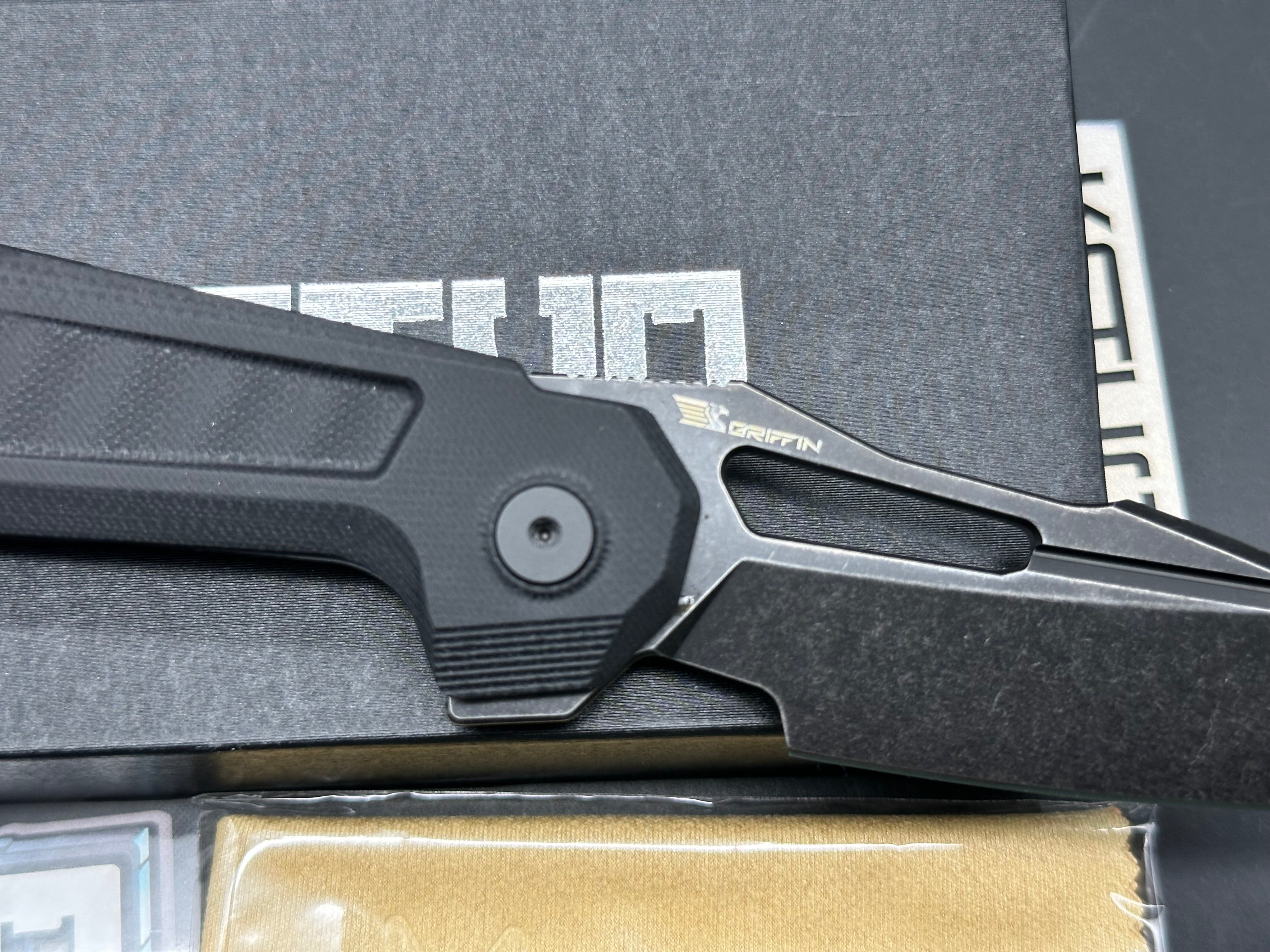 Ketuo Knife - Griffin G10/Black G-10 Scales + Shred Carbon Fiber Inlays w/Black Backspacer & Liners/Harpoon/Blackwash 14C28N