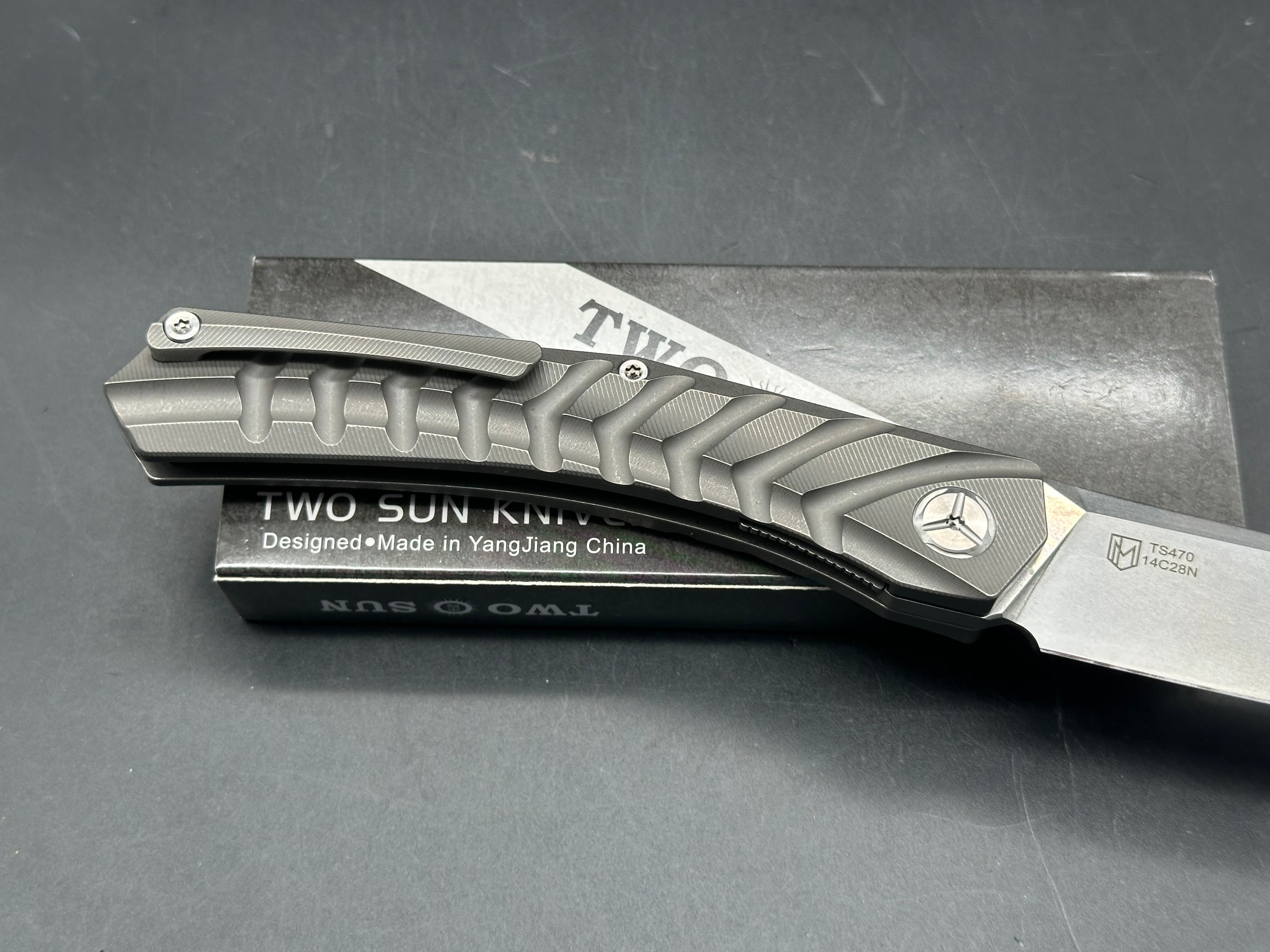 TwoSun TS470 Grey titanium, 8.8" overall length, 14C28N steel stonewash blade