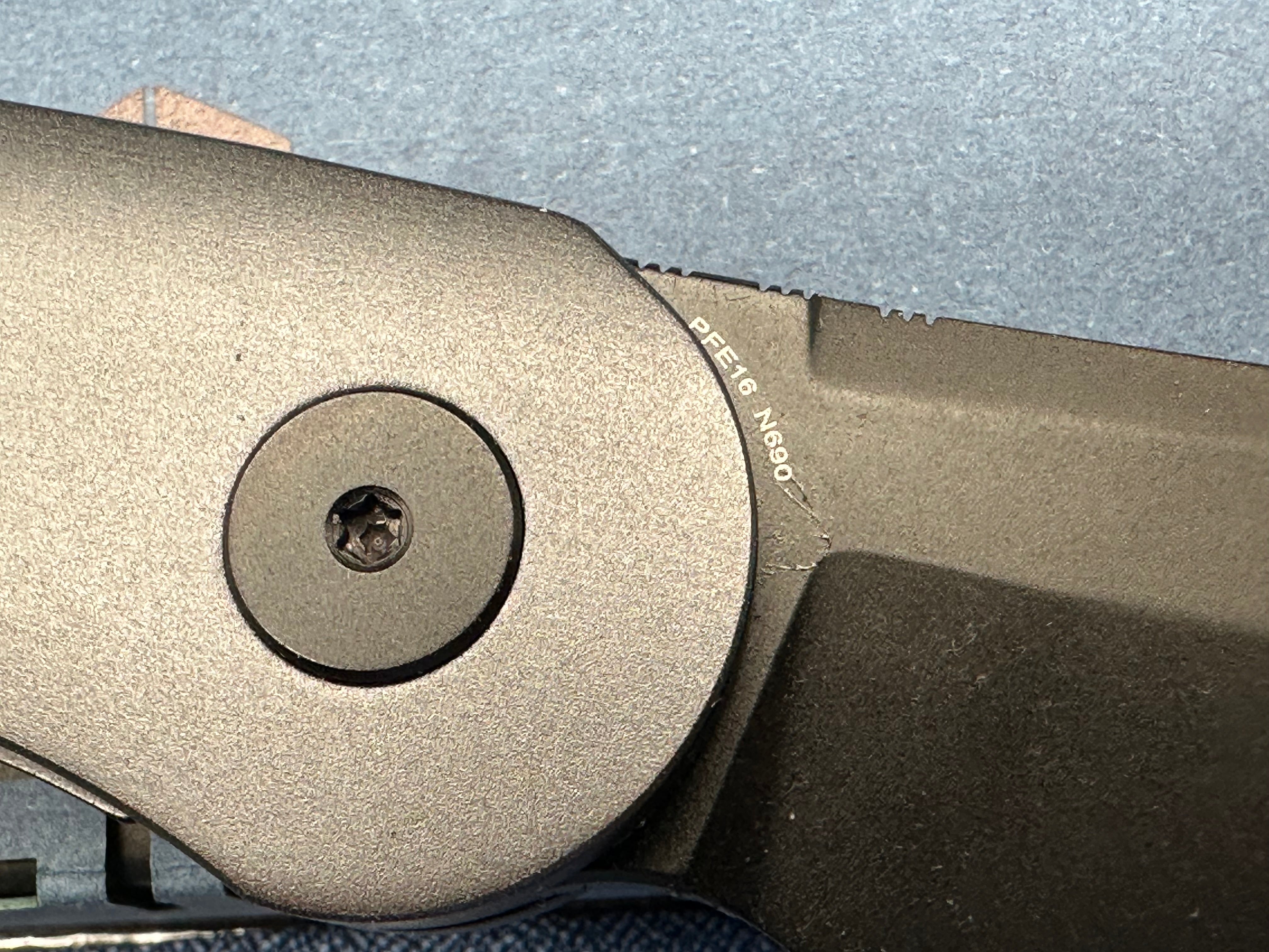 Petrified Fish El Camino : Gray aluminum handle, N690 plain edge, black stonewash finish