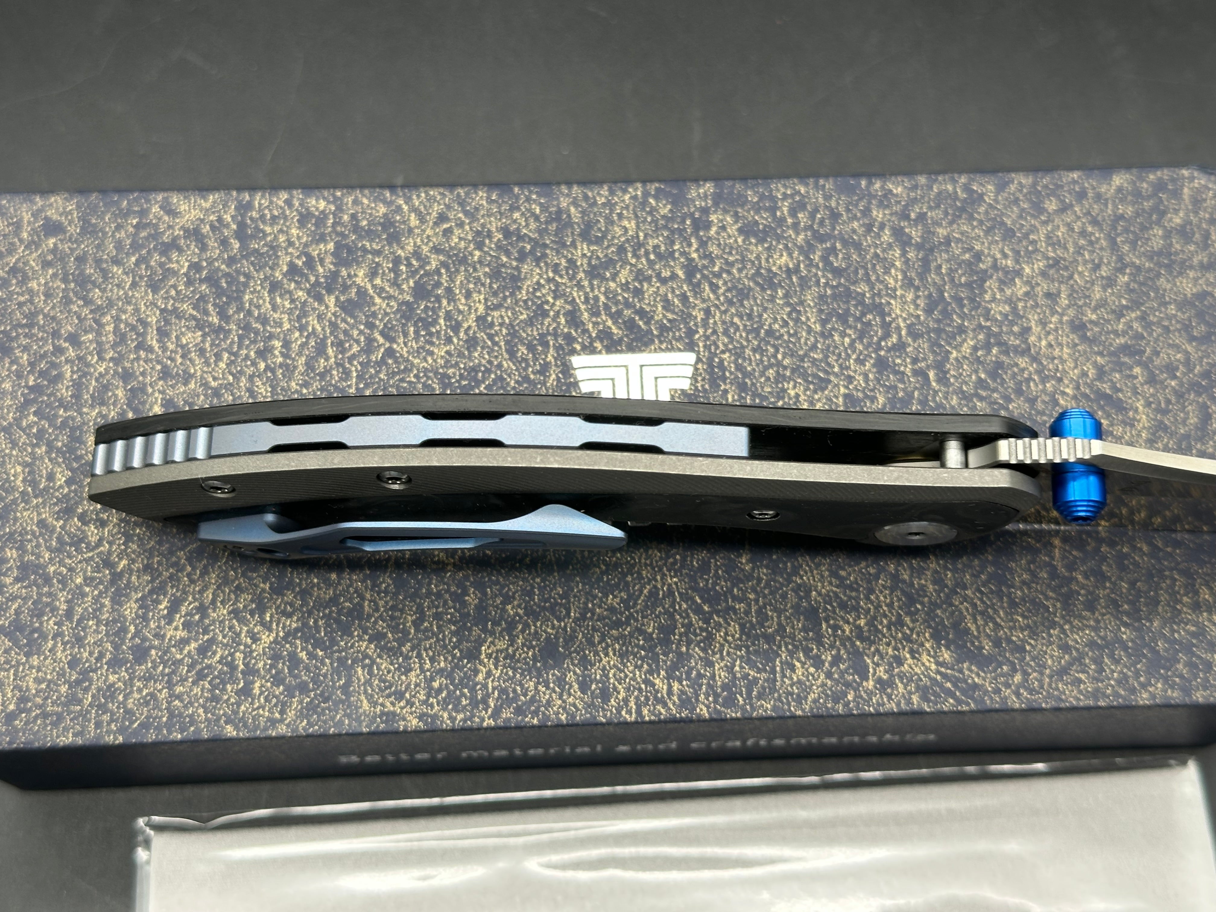 Trivisa Rhino -W frame lock titanium with carbon fiber M390 steel