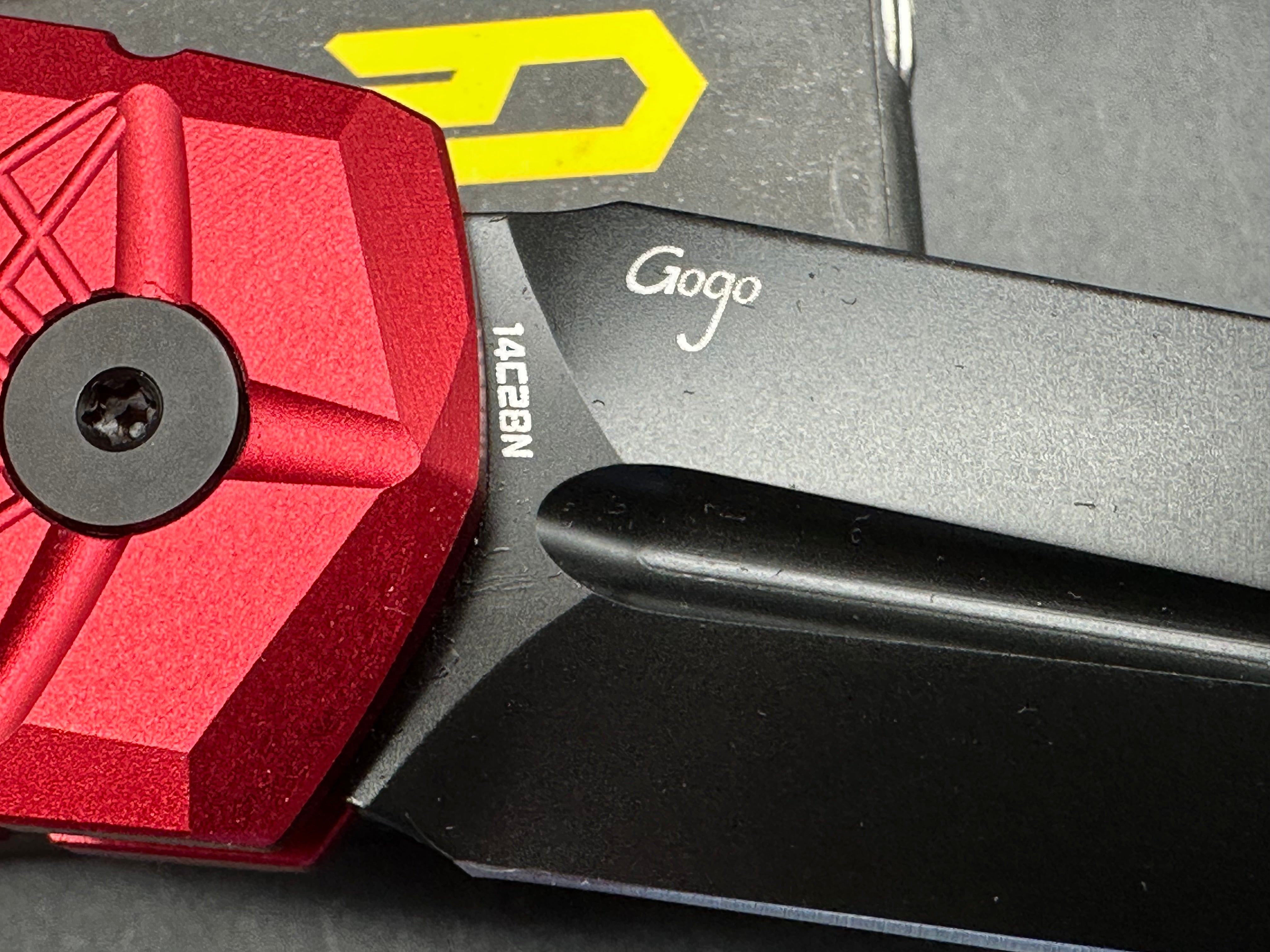 Bestech QUQU black with 14C28N blade (includes Kizer denim knife roll)