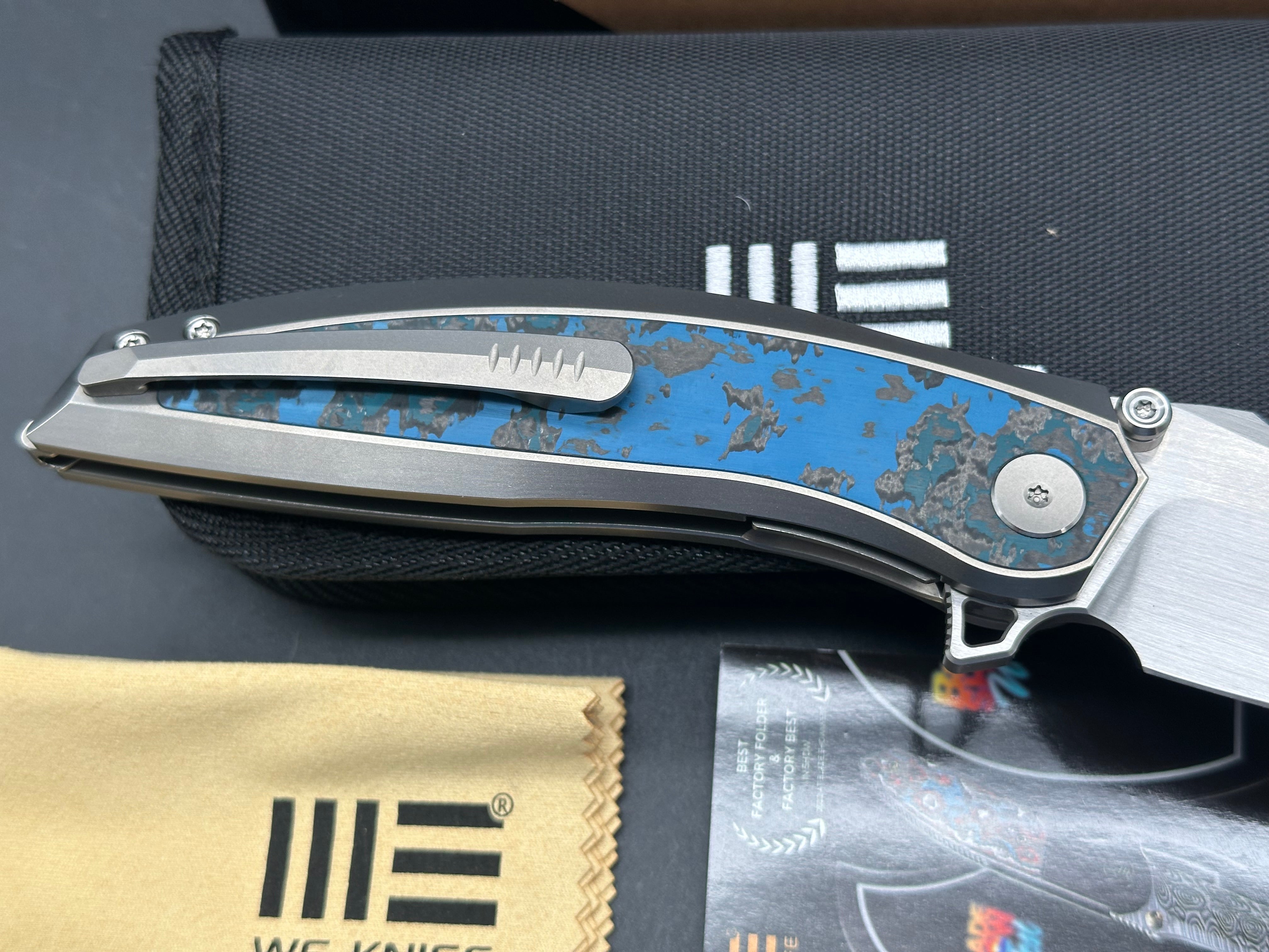 WE QUINSERIS TITANIUM/ARCTIC STORM FAT CARBON FIBER HANDLE M390
