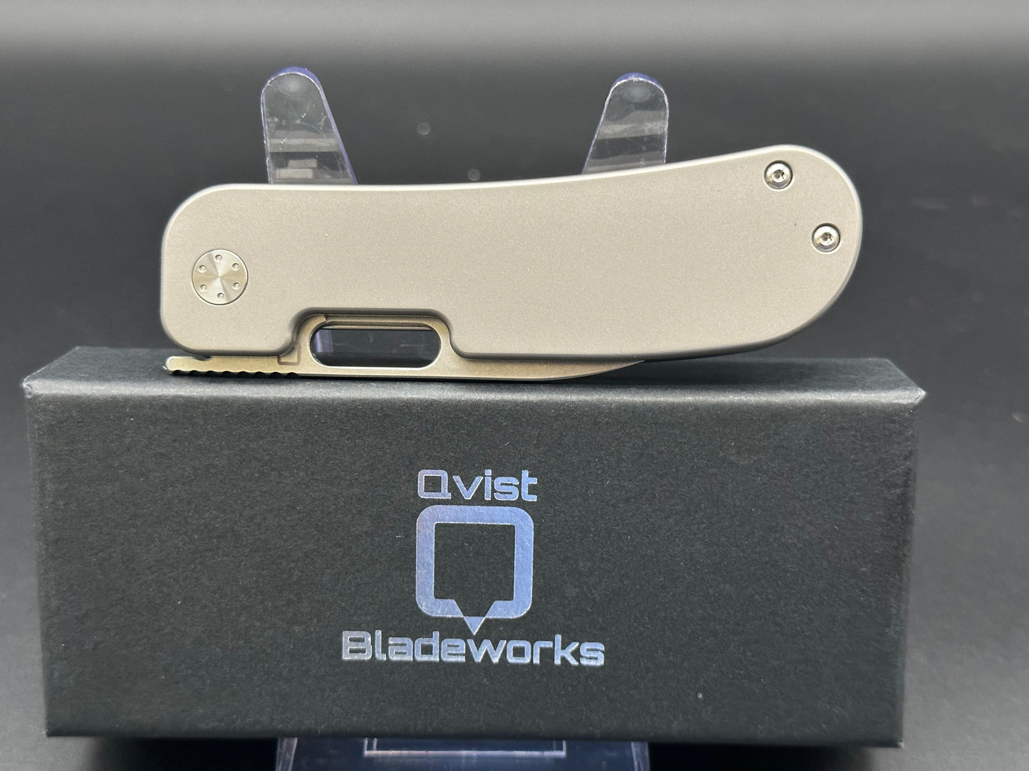 Qvist Variant PE2 titanium plus 2 extra sets of scales