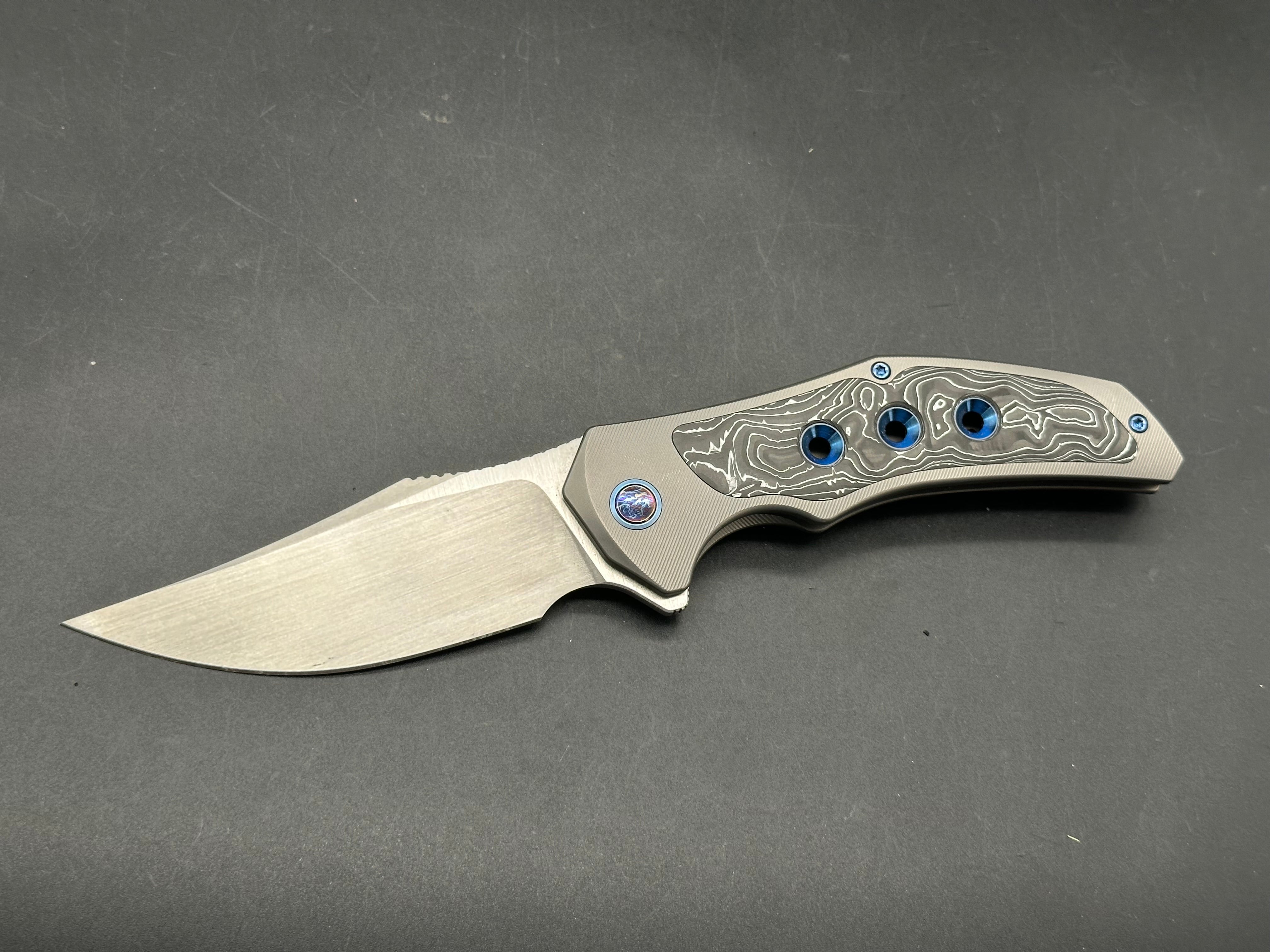 WE KNIFE Magnetron Flipper Knife Titanium & Carbon Fiber Handle (3.76" CPM 20CV Blade)