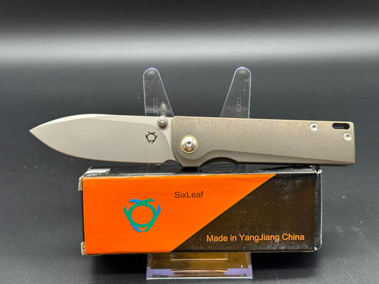 SIXLEAF SL-26-SAND RATTLE SNAKE DESIGN POCKET KNIFE PLAIN EDGE D2 BLADE SANDWASHED TITANIUM HANDLE