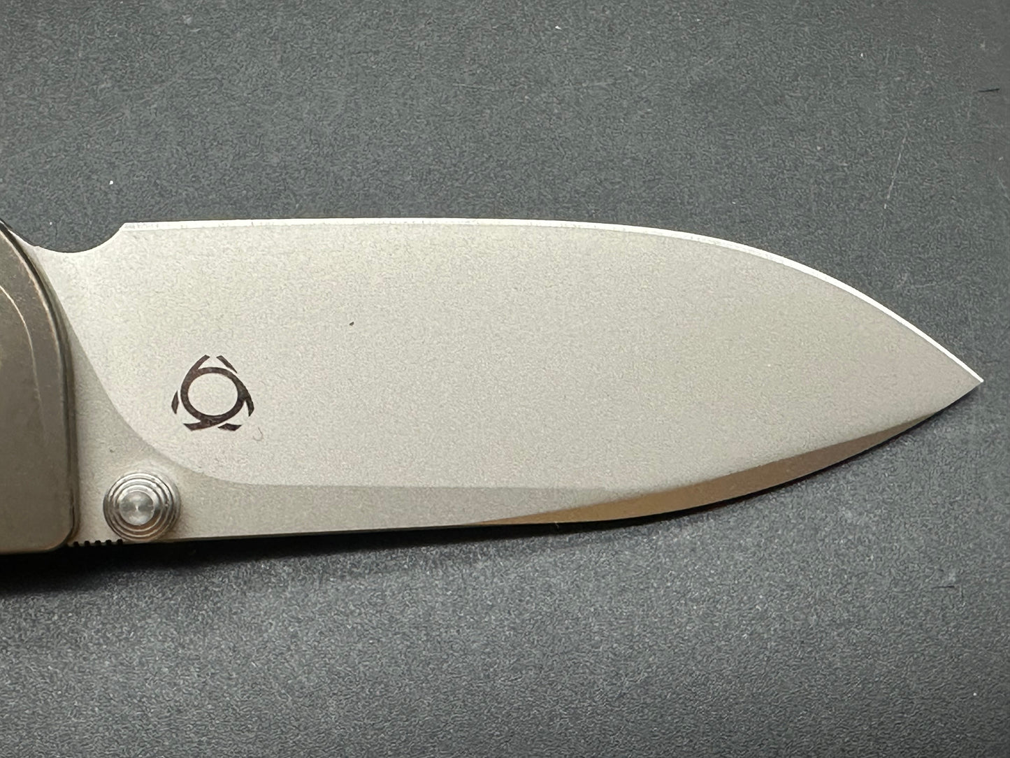 SIXLEAF SL-26-SAND RATTLE SNAKE DESIGN POCKET KNIFE PLAIN EDGE D2 BLADE SANDWASHED TITANIUM HANDLE