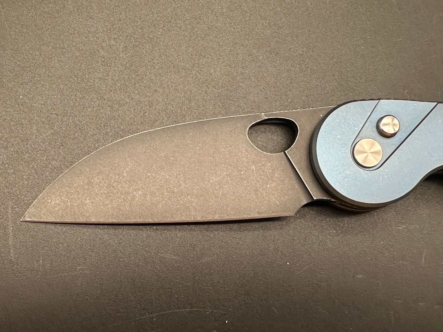 Indiana Knives EDZ blue titanium w/Magnacut blade