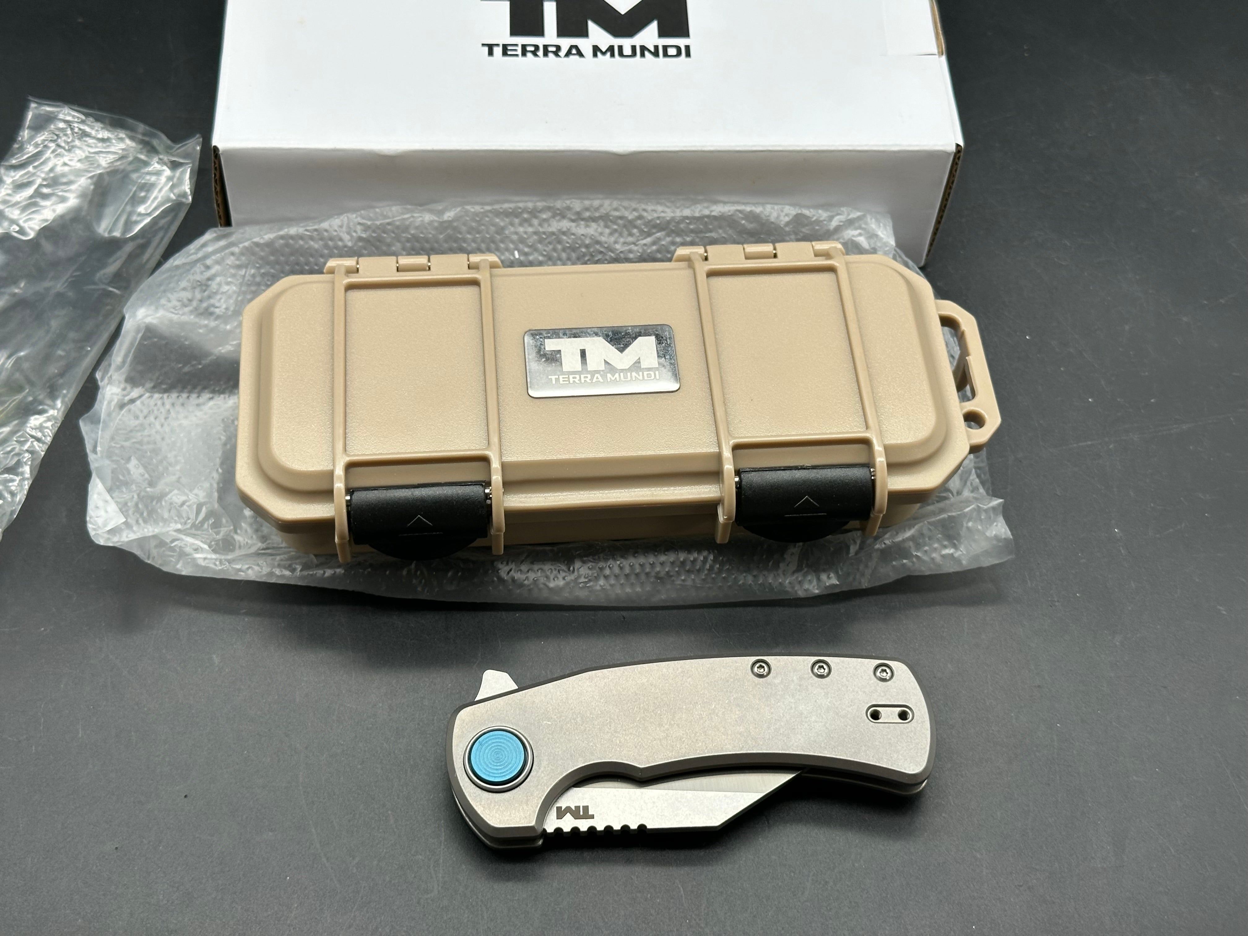 Terra Mundi Wharning Button lock M390 steel