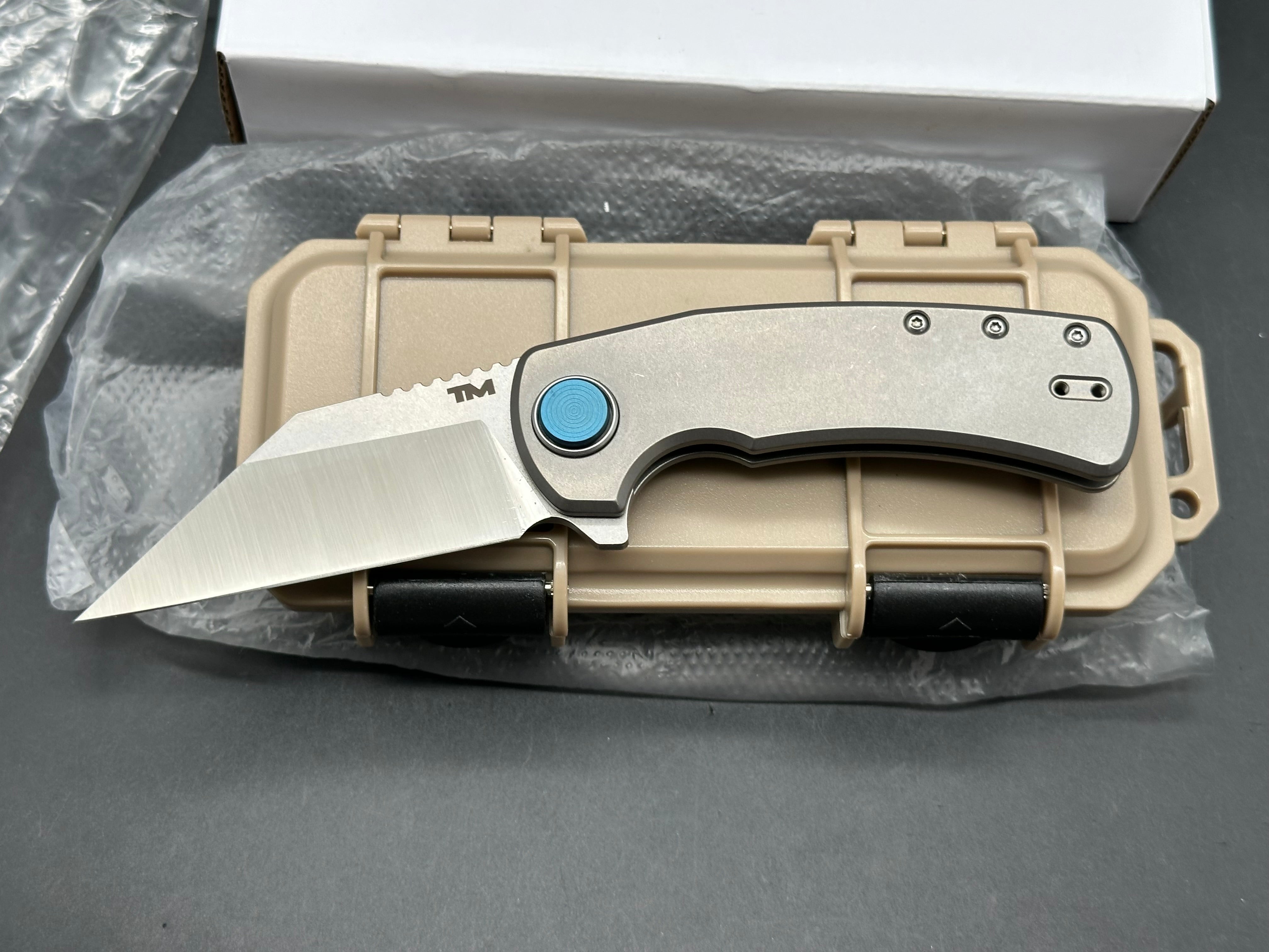 Terra Mundi Wharning Button lock M390 steel