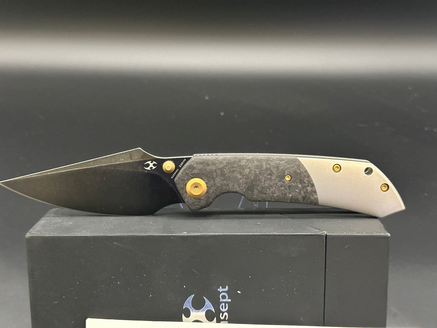 KANSEPT FENRIR SHREDDED CARBON FIBER/TITANIUM HANDLE