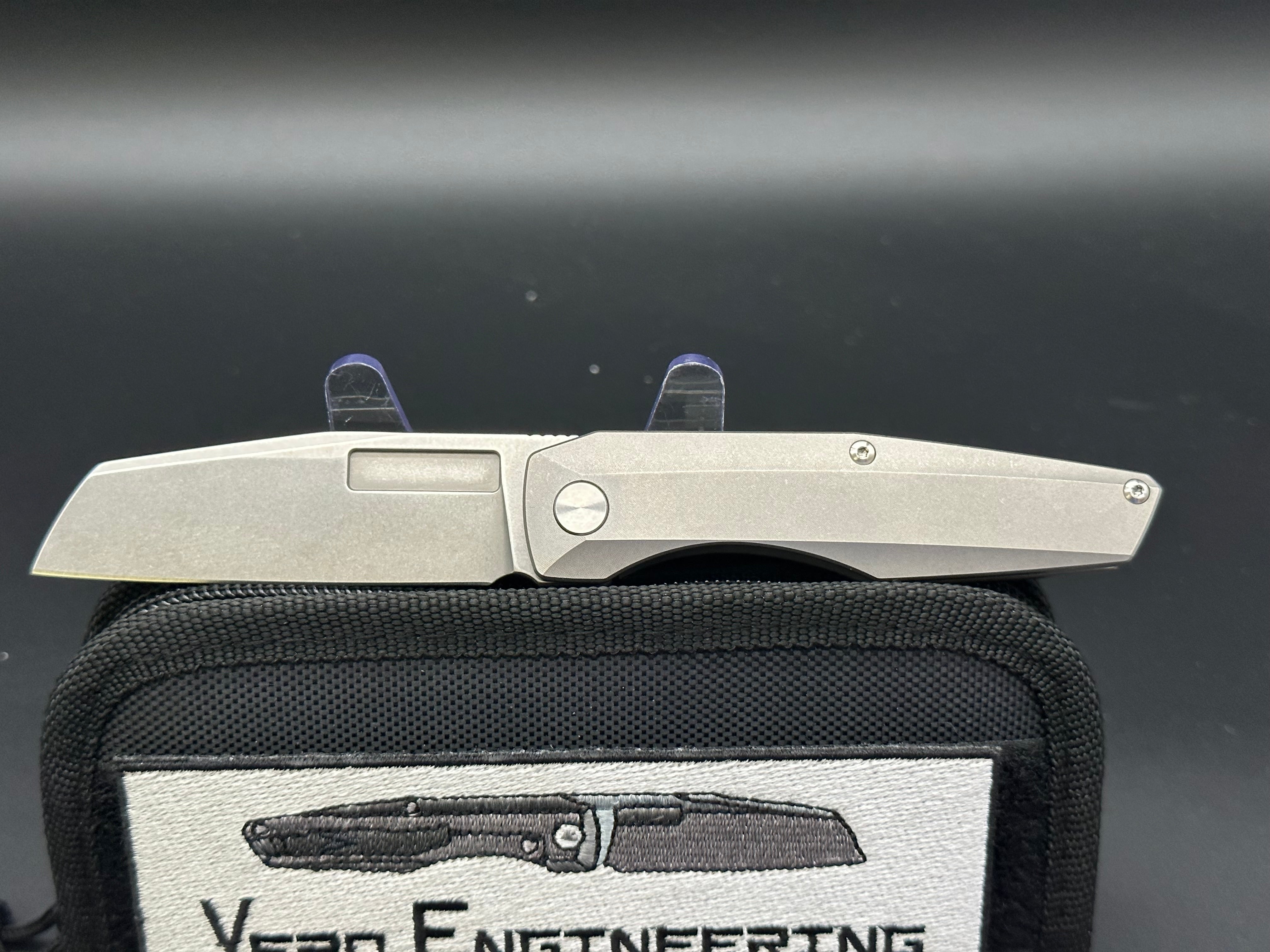 Vero Axon Mini Frame Lock