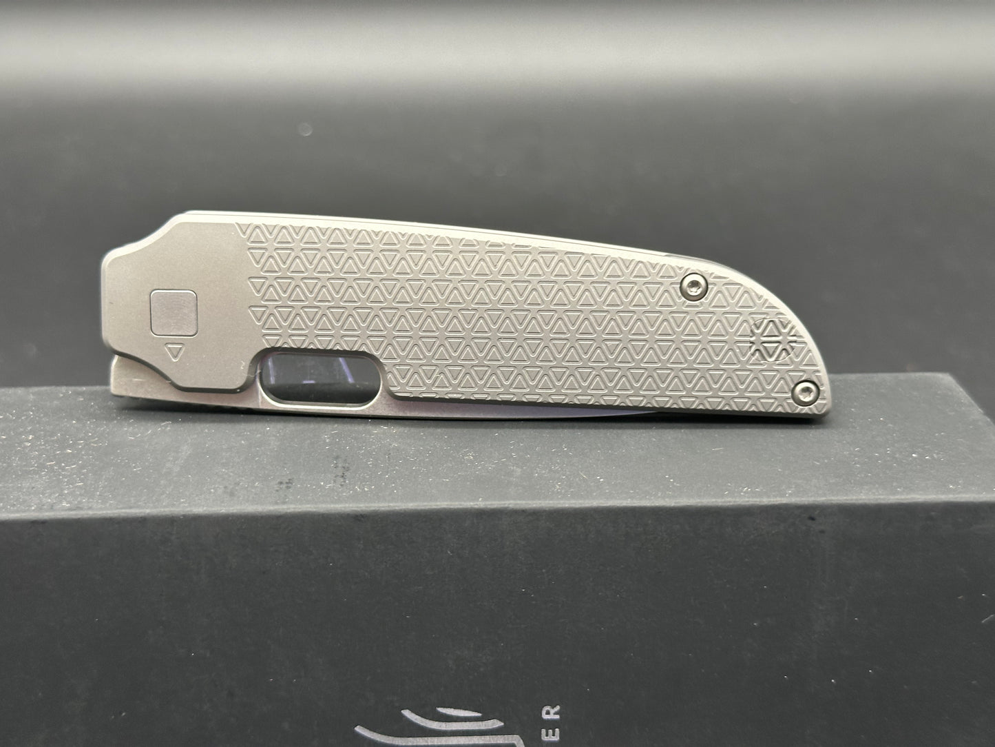 Kizer Varatas, 3.27" S35VN Stonewash Blade with Full Titanium Handle