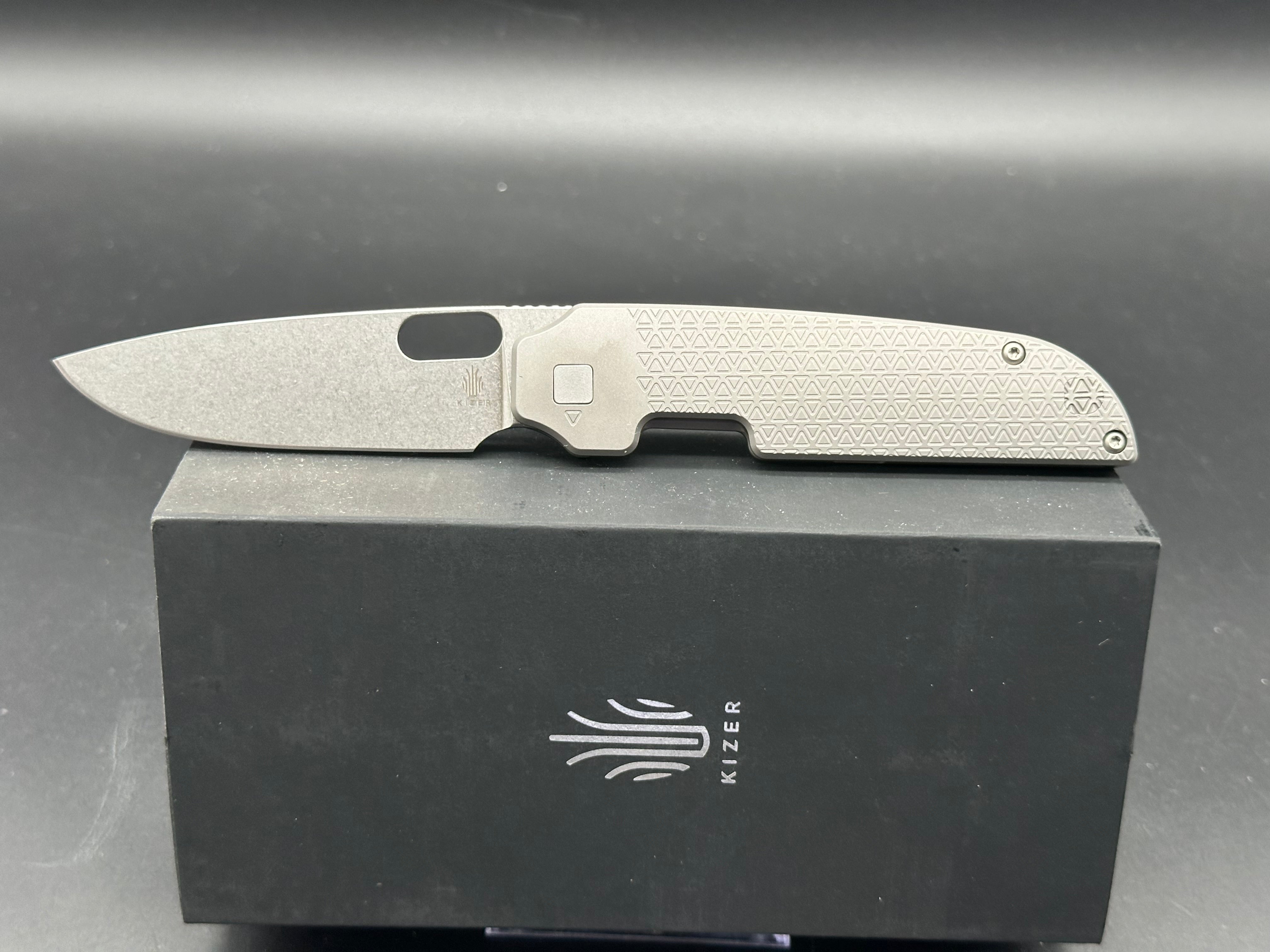 Kizer Varatas, 3.27" S35VN Stonewash Blade with Full Titanium Handle