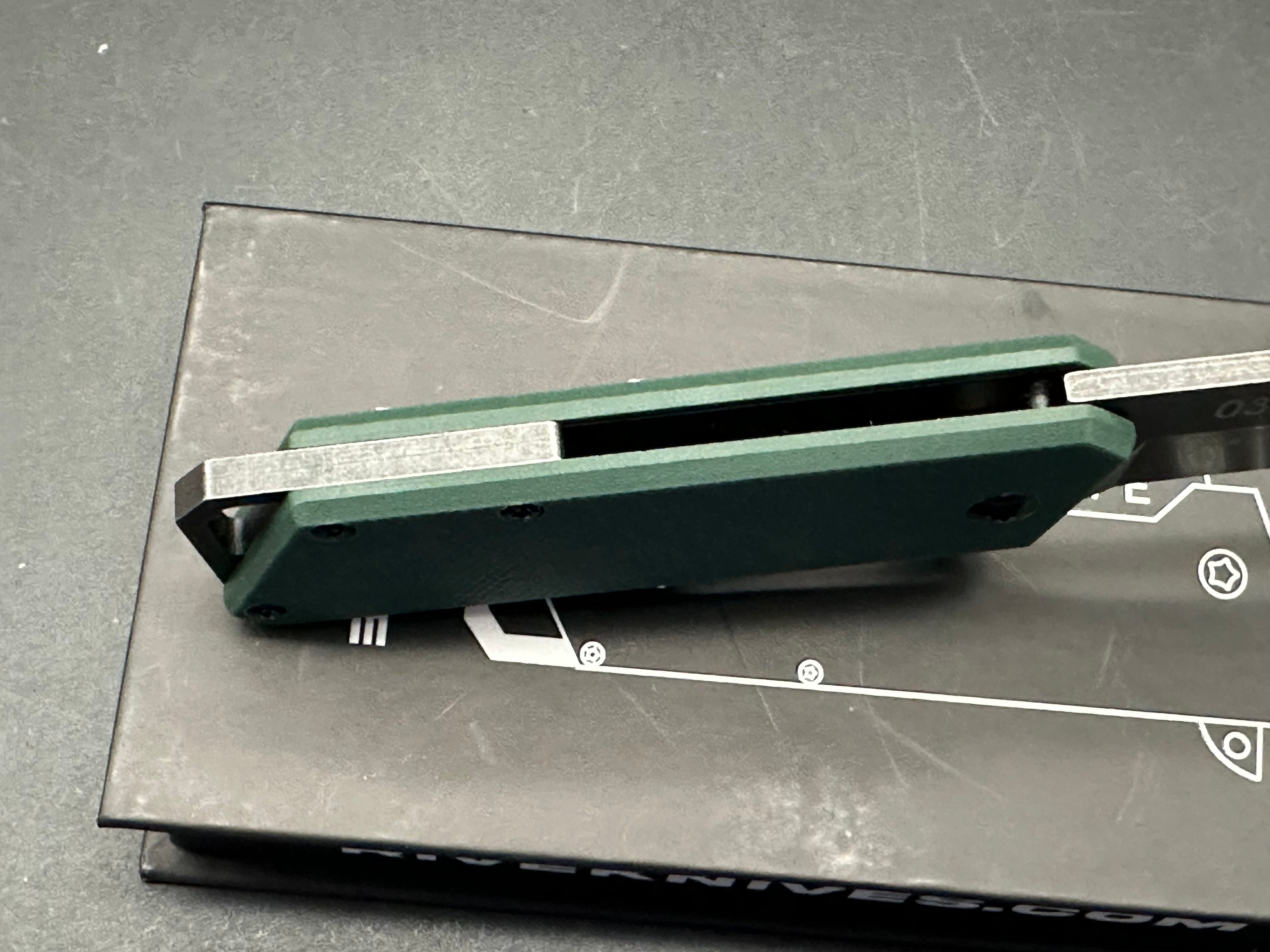 Rive Mini Rogue Sequoia, 2" AUS-8A Blackwash Blade with Green G10 Handle
