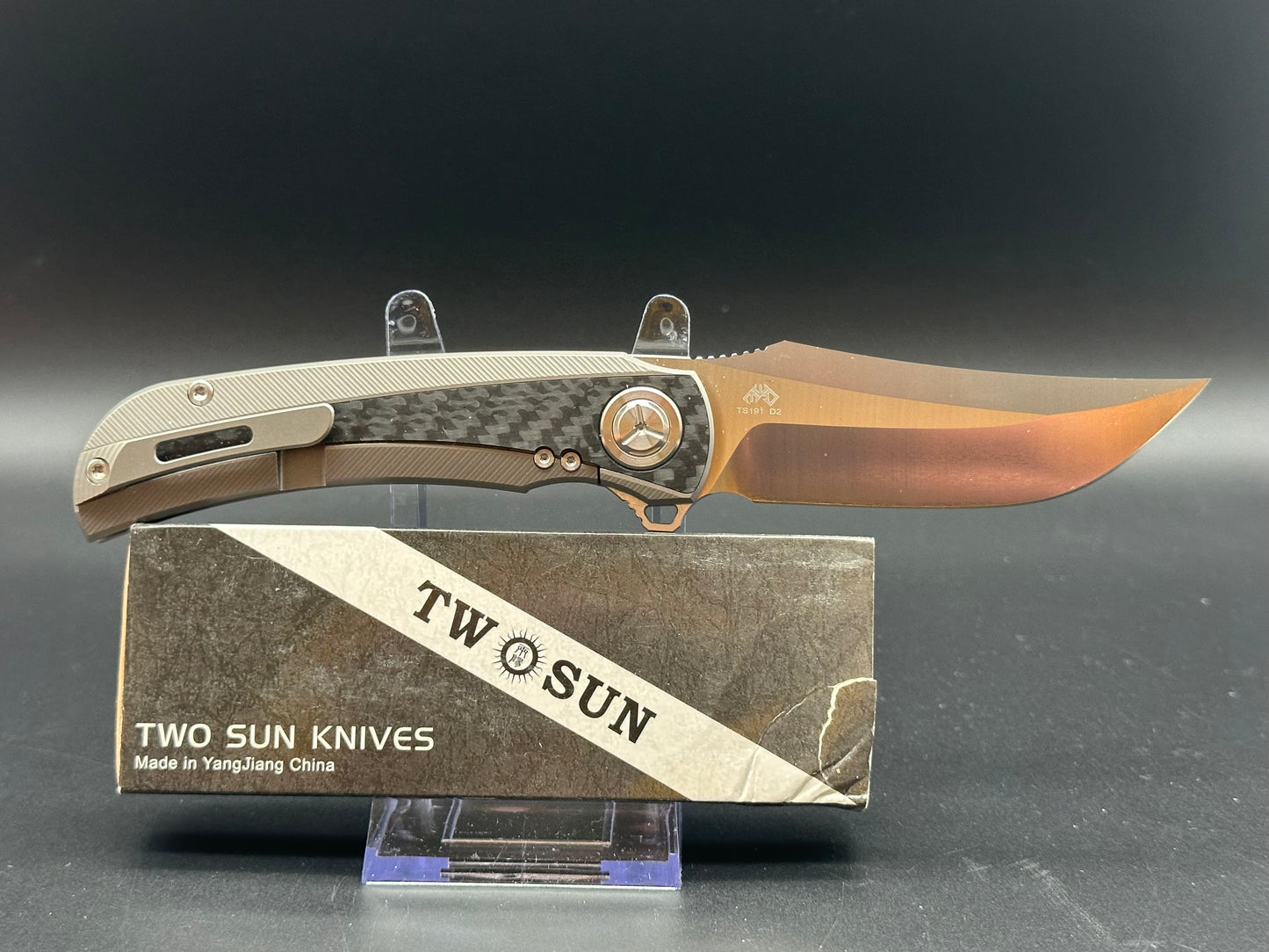 TWOSUN FOLDING KNIFE TITANIUM/CARBON FIBER HANDLE D2 PLAIN EDGE TS191-D2