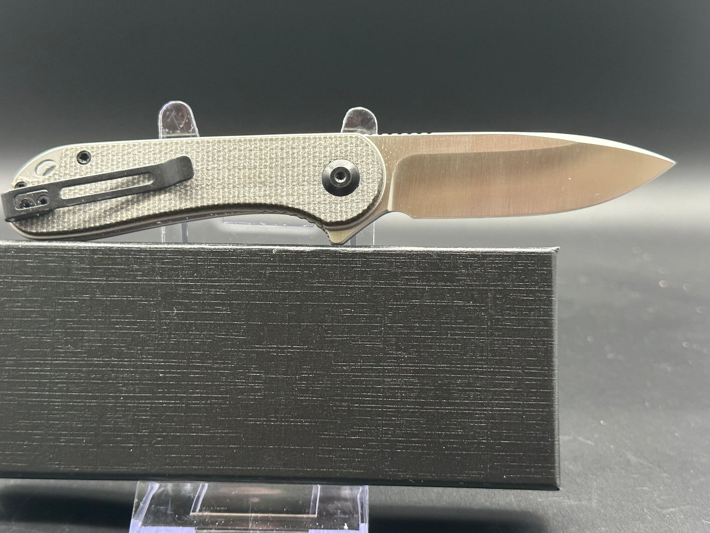 Civivi Elementum dark green micarta