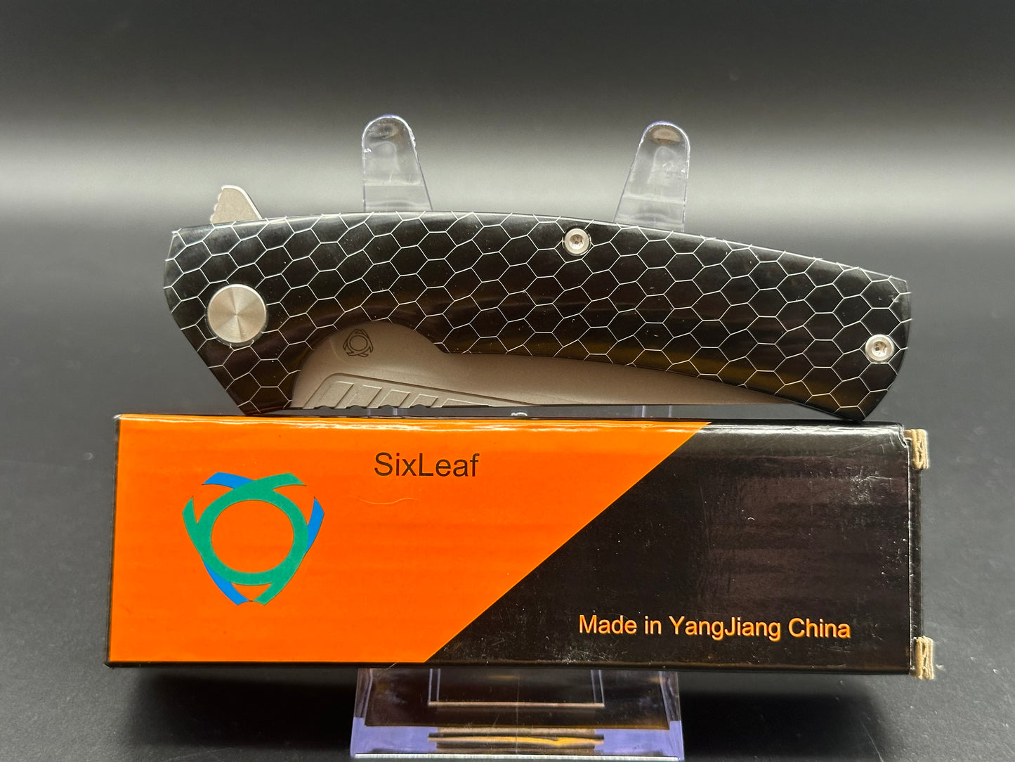 SIXLEAF FOLDING KNIFE BLACK RESIN HANDLE D2 PLAIN EDGE SL-08