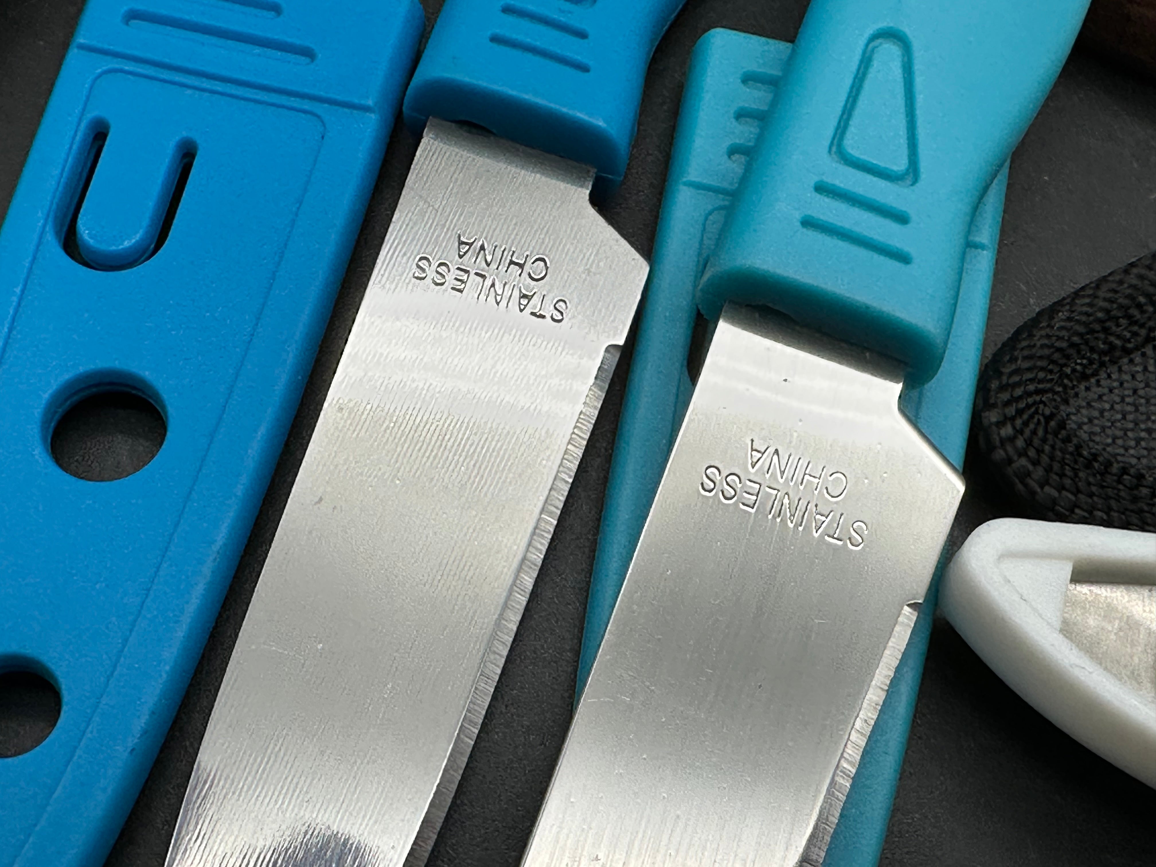 Bundle of 13 fixed blade knives