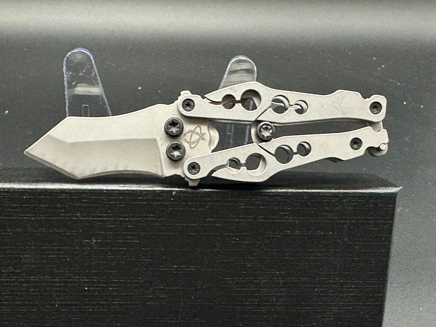 Mantis Bottleneck Tanto butterfly style