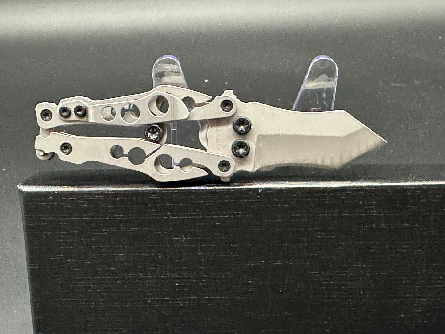 Mantis Bottleneck Tanto butterfly style