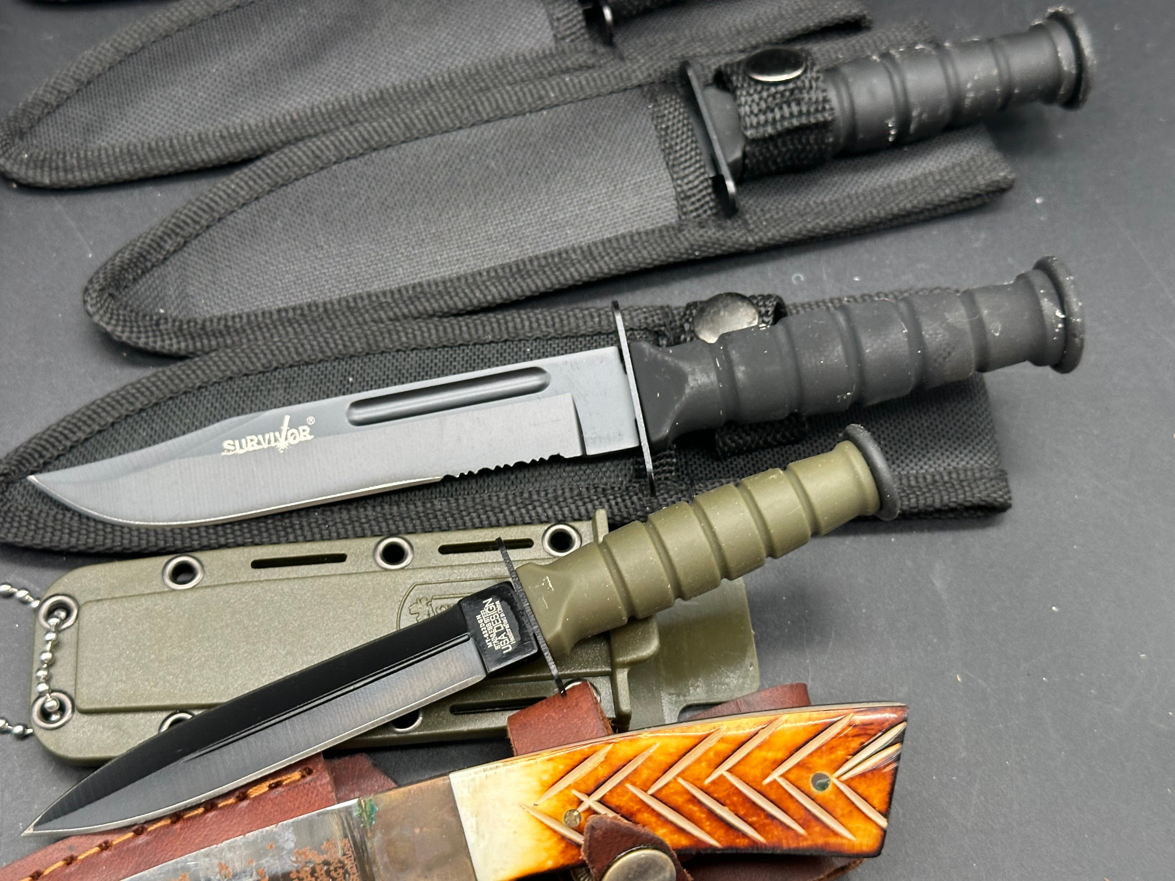 Bundle of 13 fixed blade knives