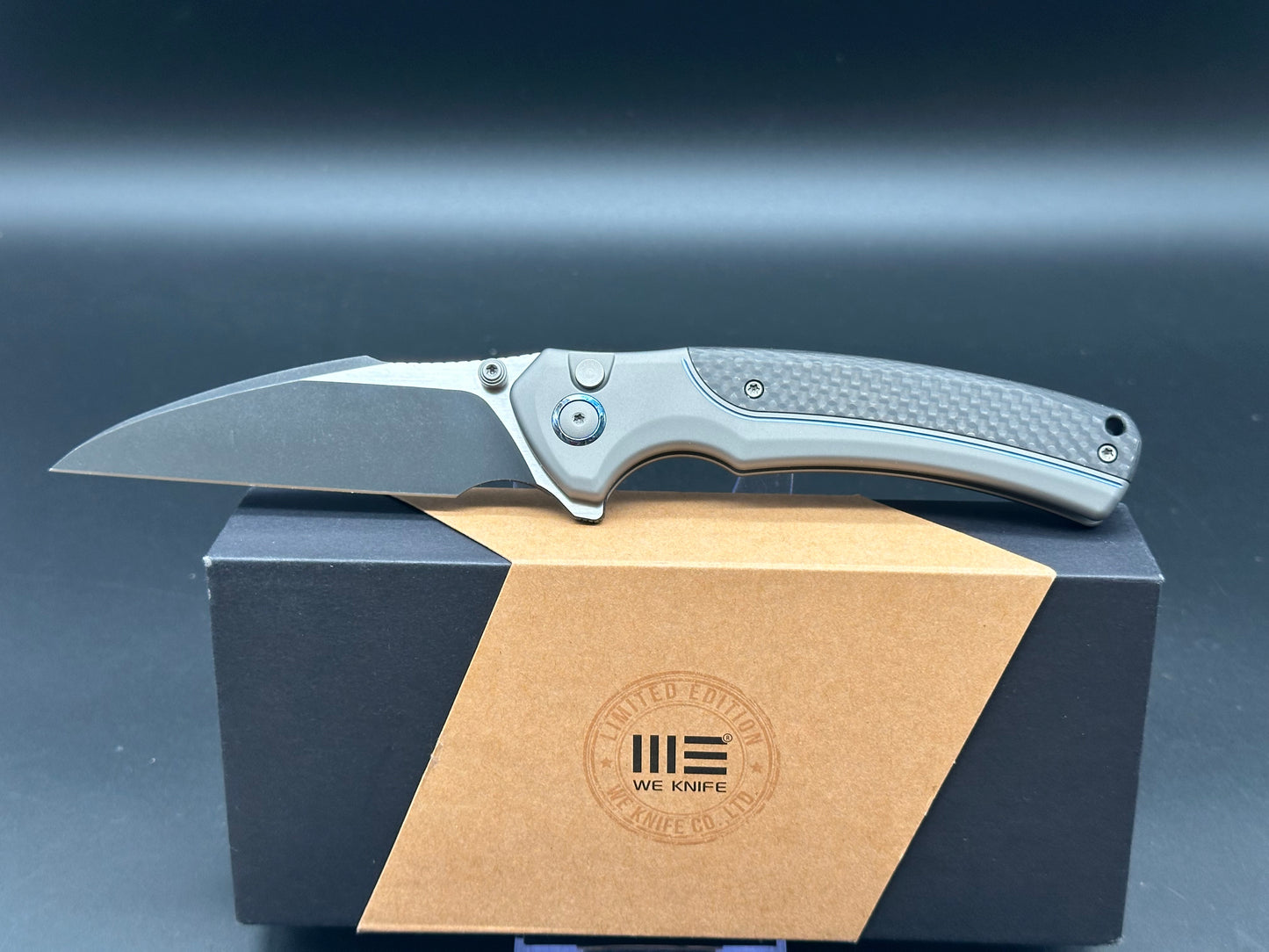 WE Knife Co. Ziffius Limited Edition Button Lock Knife Gray Ti + CF (3.7" Black)