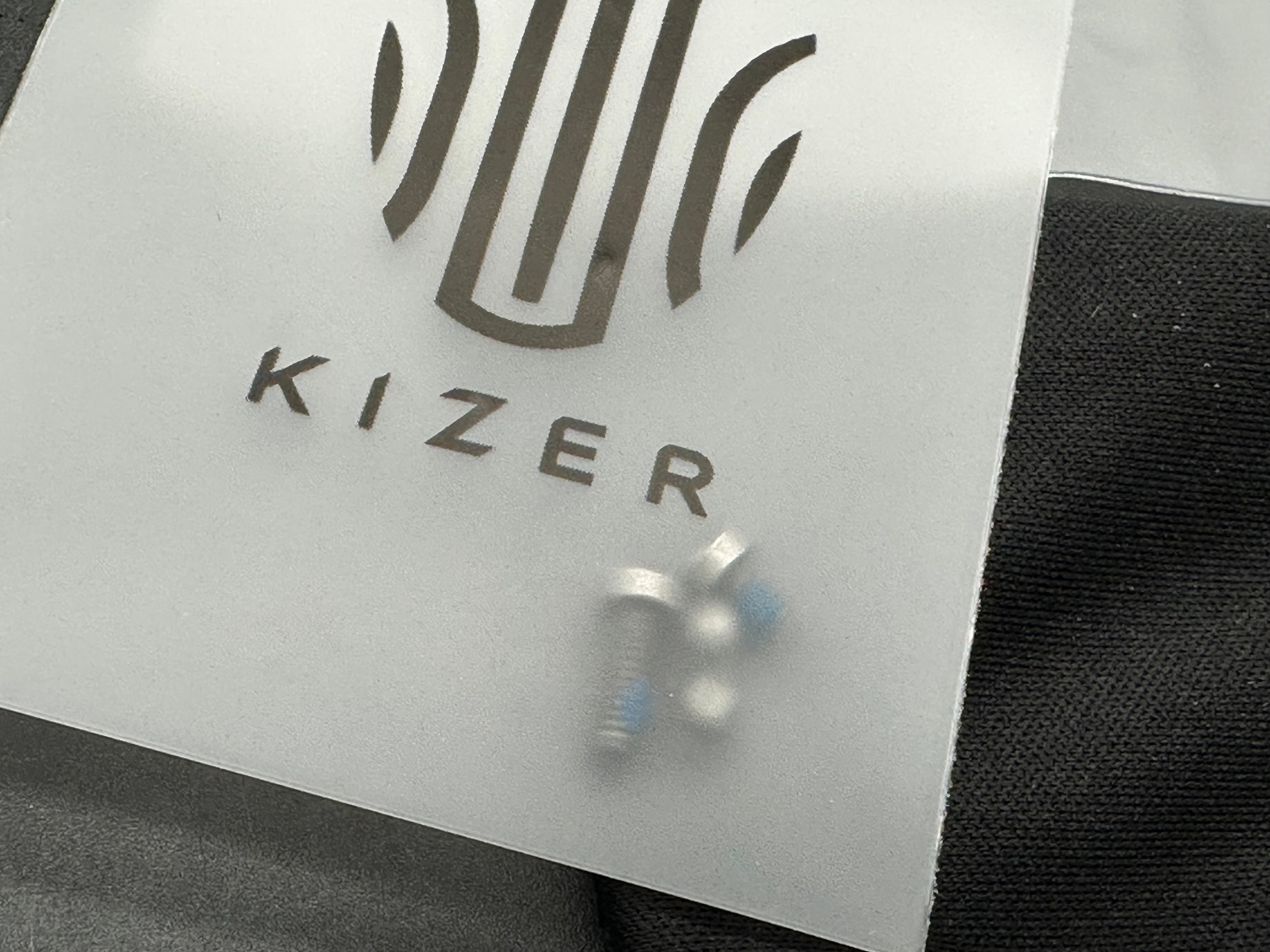 KIZER STAFF LIGHT GRAY TITANIUM/CARBON FIBER HANDLE S45VN