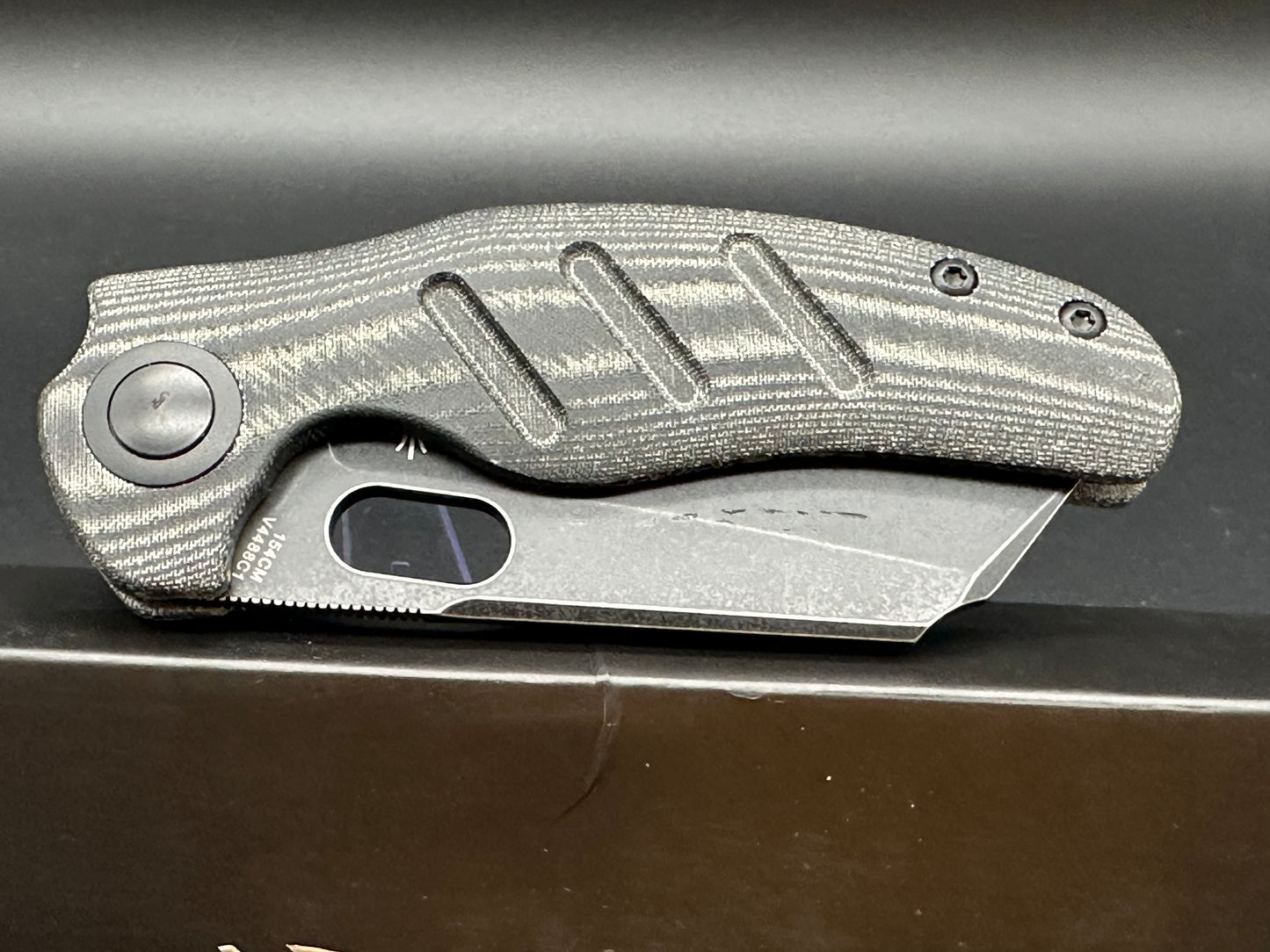 Kizer Vanguard C01C Sheepdog Thumb Hole Knife Black Micarta