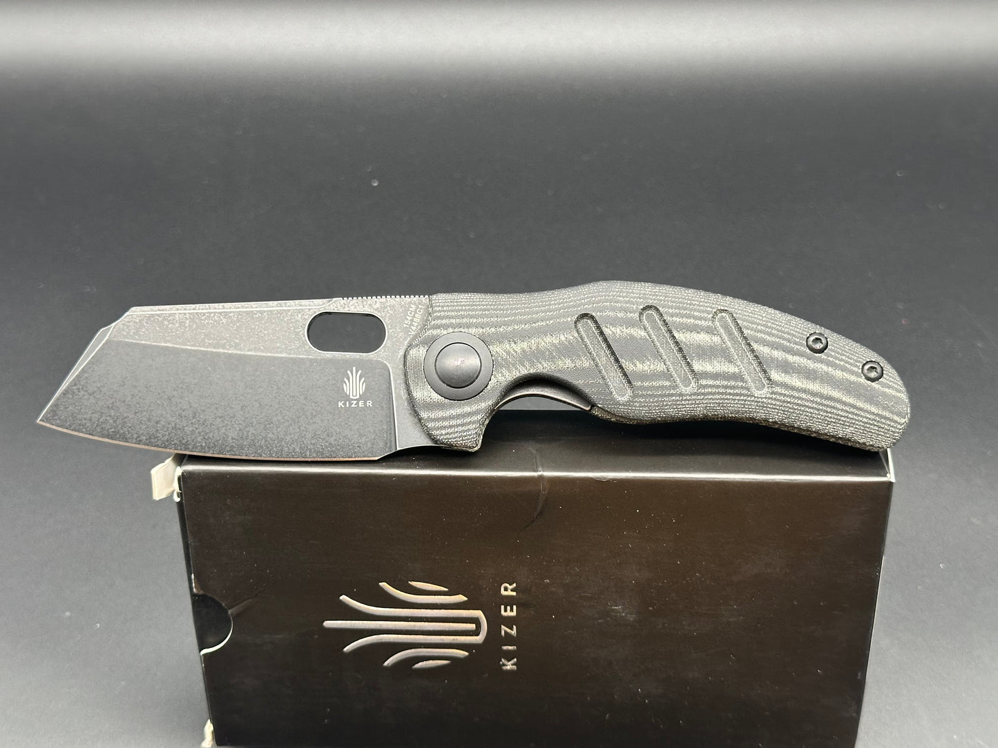 Kizer Vanguard C01C Sheepdog Thumb Hole Knife Black Micarta