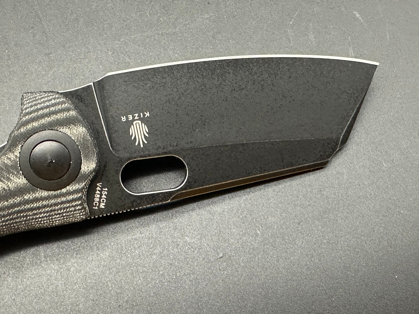 Kizer Vanguard C01C Sheepdog Thumb Hole Knife Black Micarta