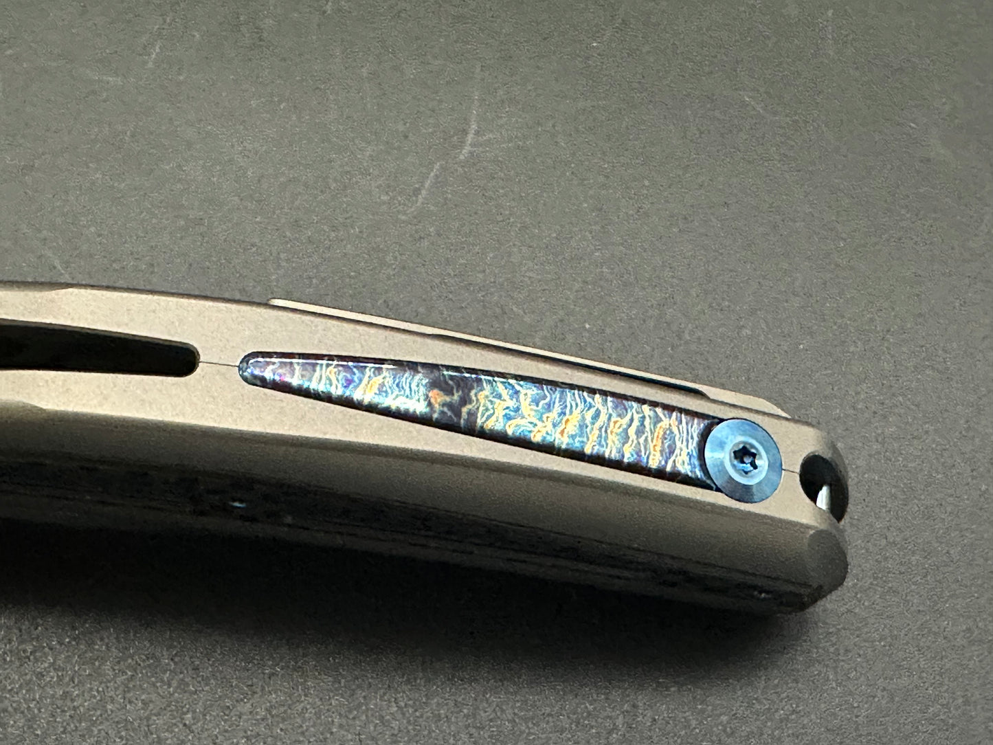 WE ZONDA TITANIUM/TWILL CARBON FIBER/FLAMED TITANIUM INLAY HANDLE 20CV