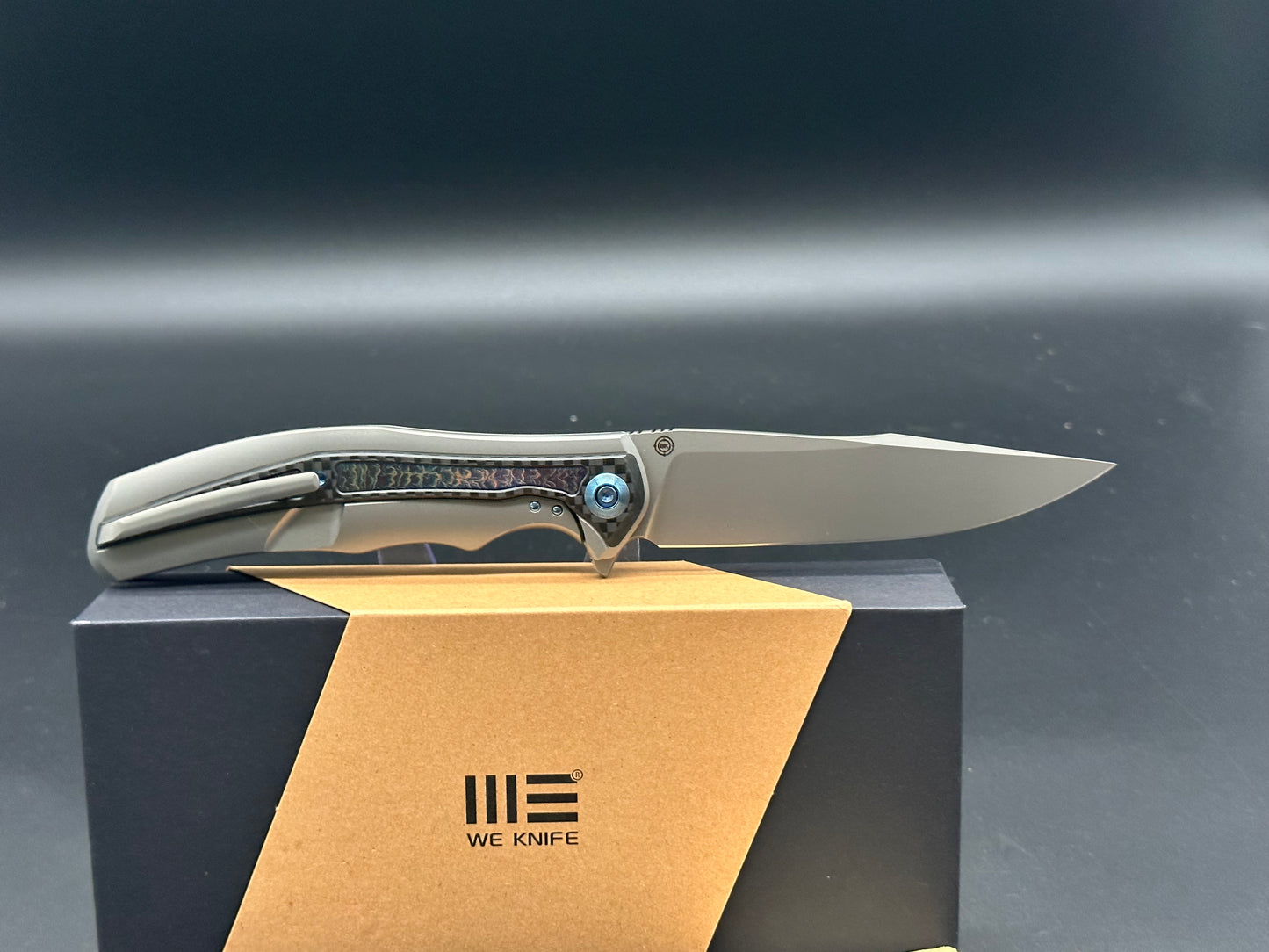 WE ZONDA TITANIUM/TWILL CARBON FIBER/FLAMED TITANIUM INLAY HANDLE 20CV